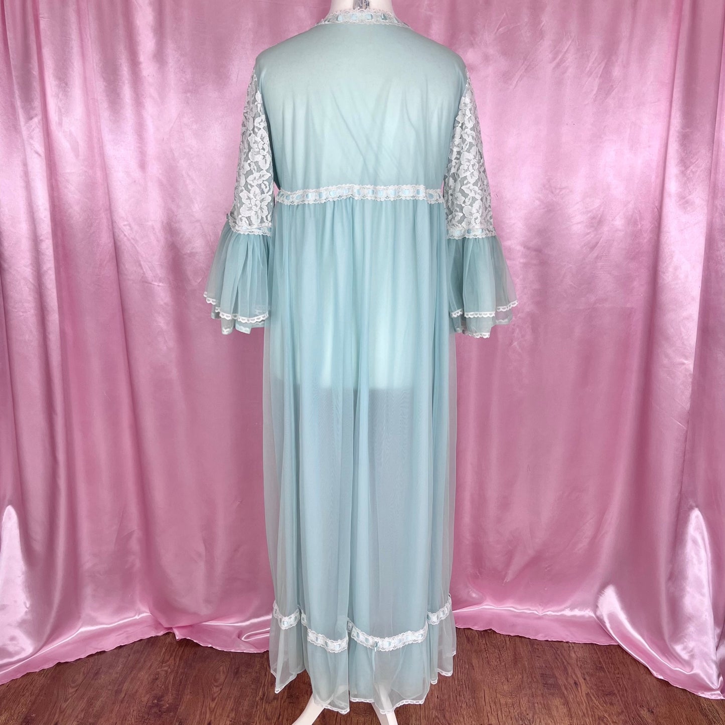 1960s Blue lace peignoir, unbranded, size 16
