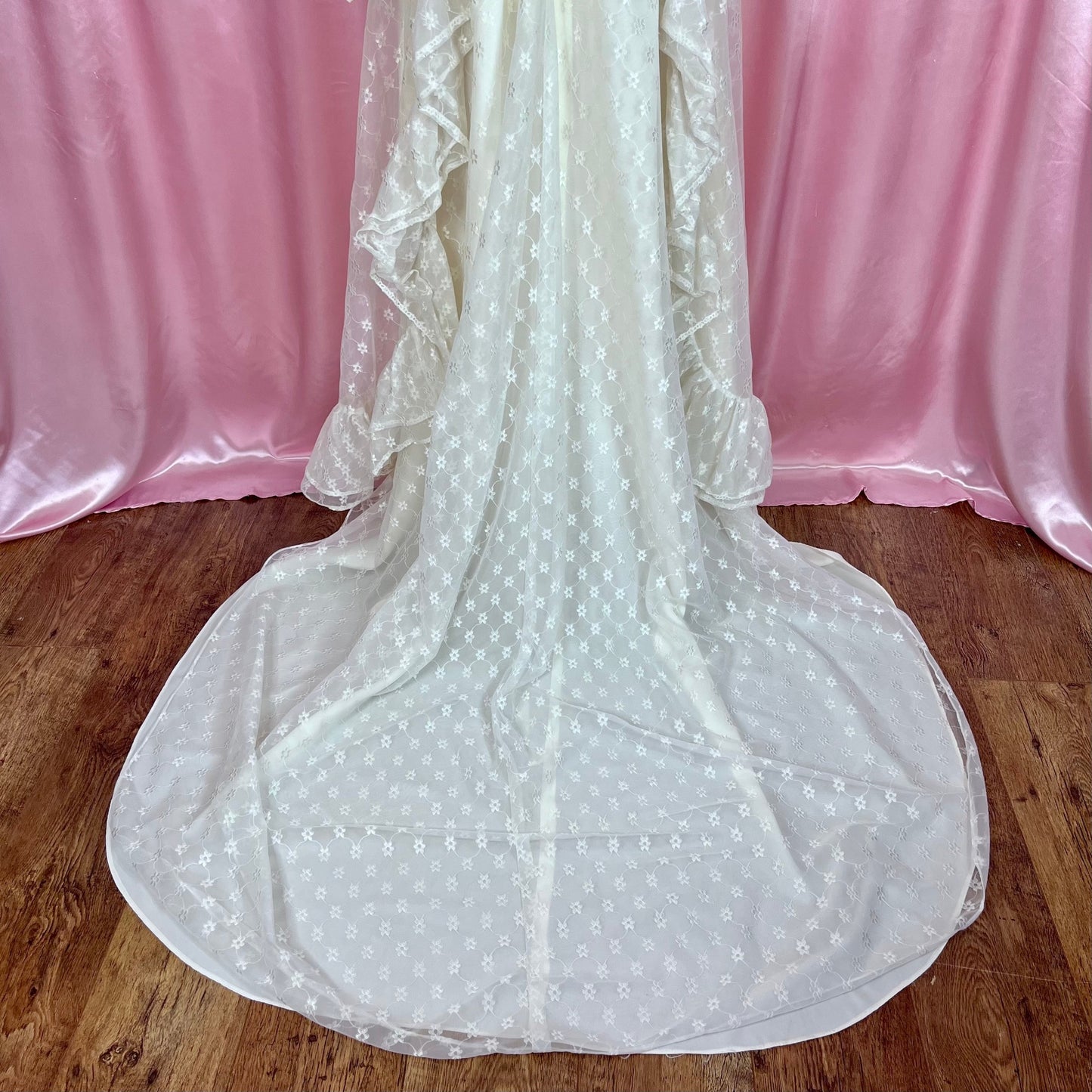 1970s Lace wedding dress with train, unbranded, size 14
