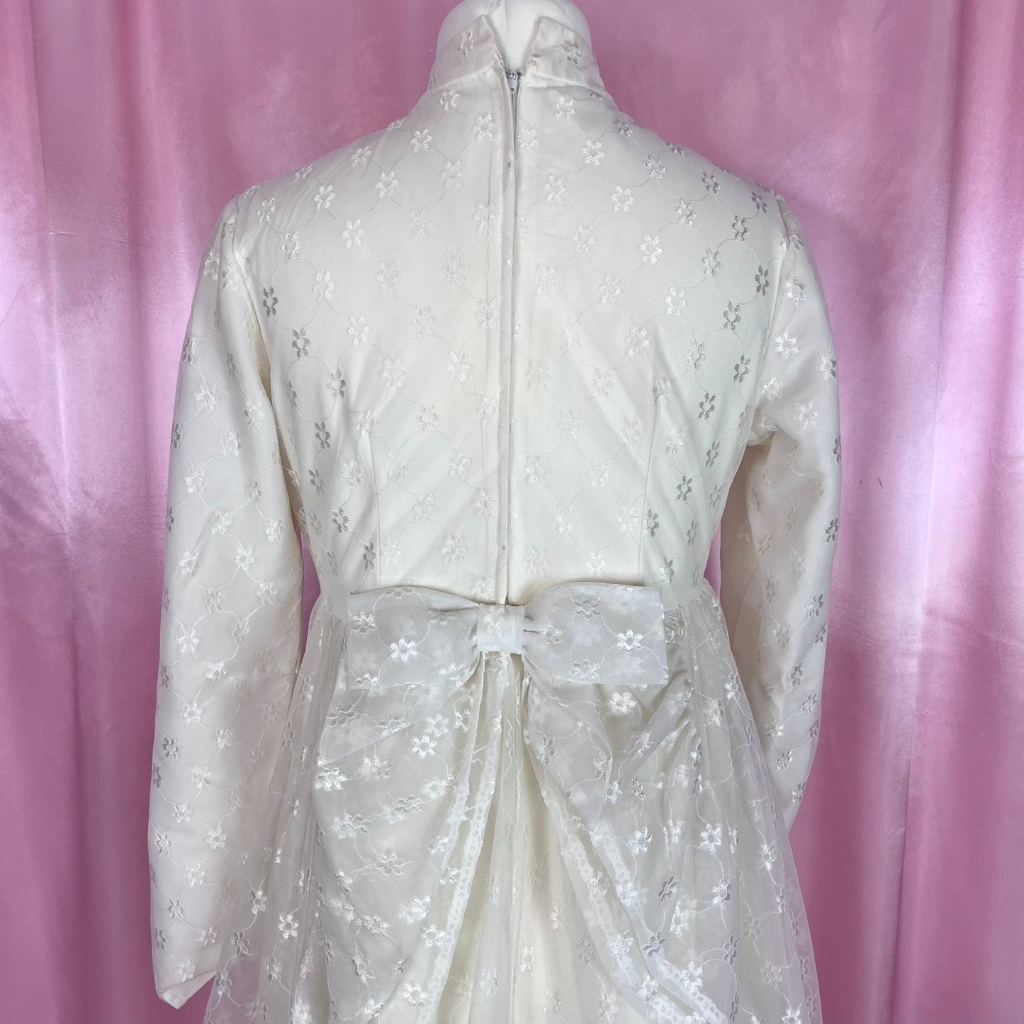 1970s Lace wedding dress with train, unbranded, size 14