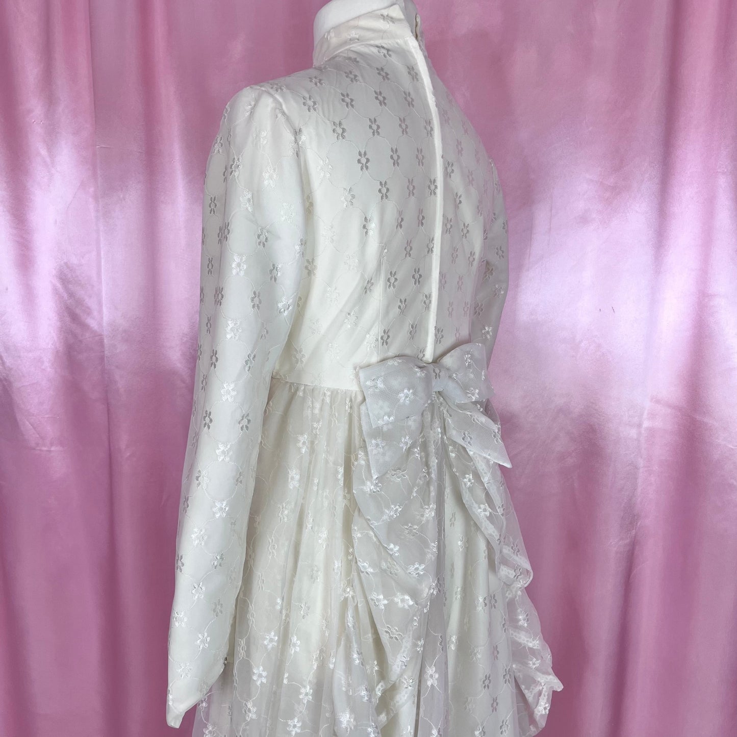 1970s Lace wedding dress with train, unbranded, size 14