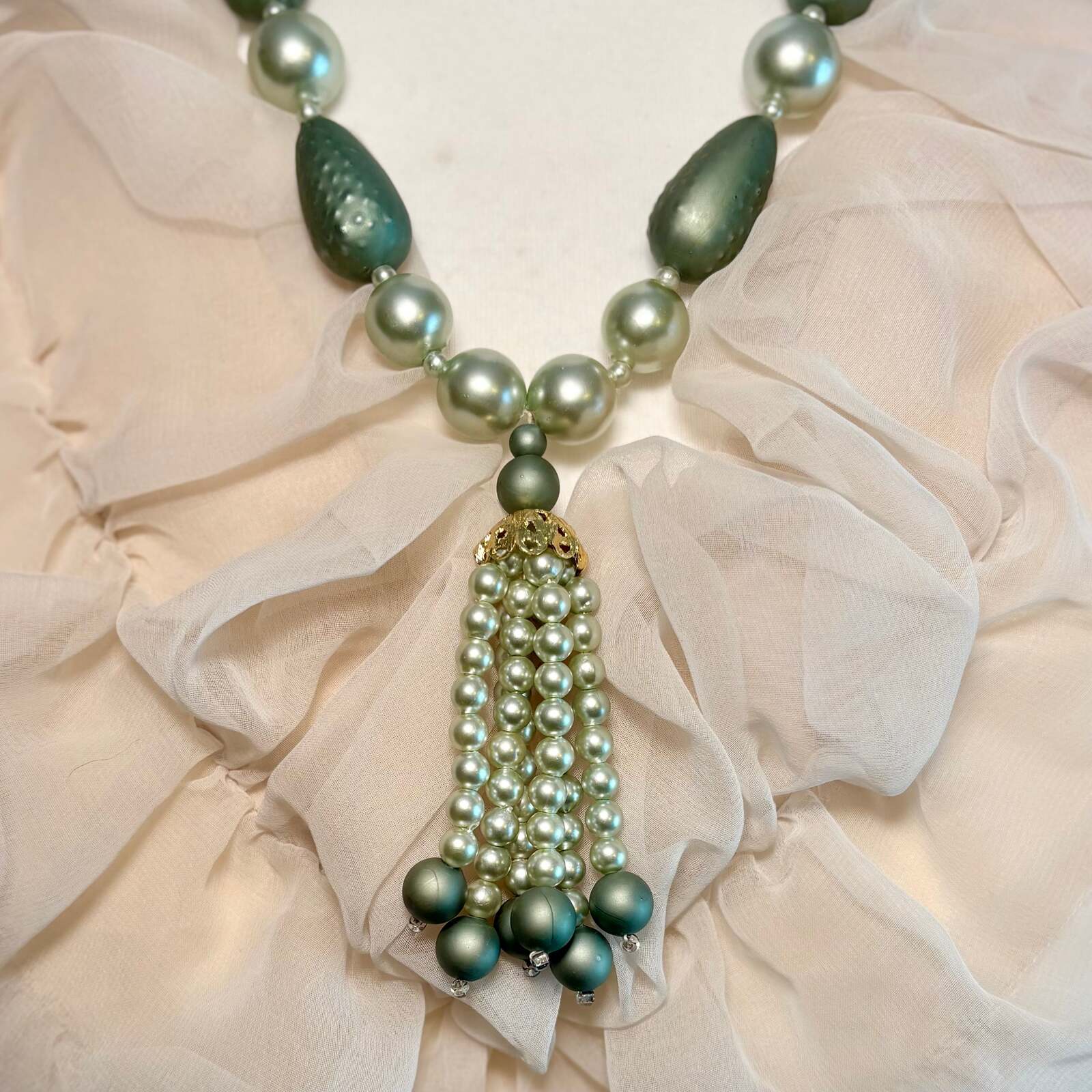 1980s Green beaded tassel necklace