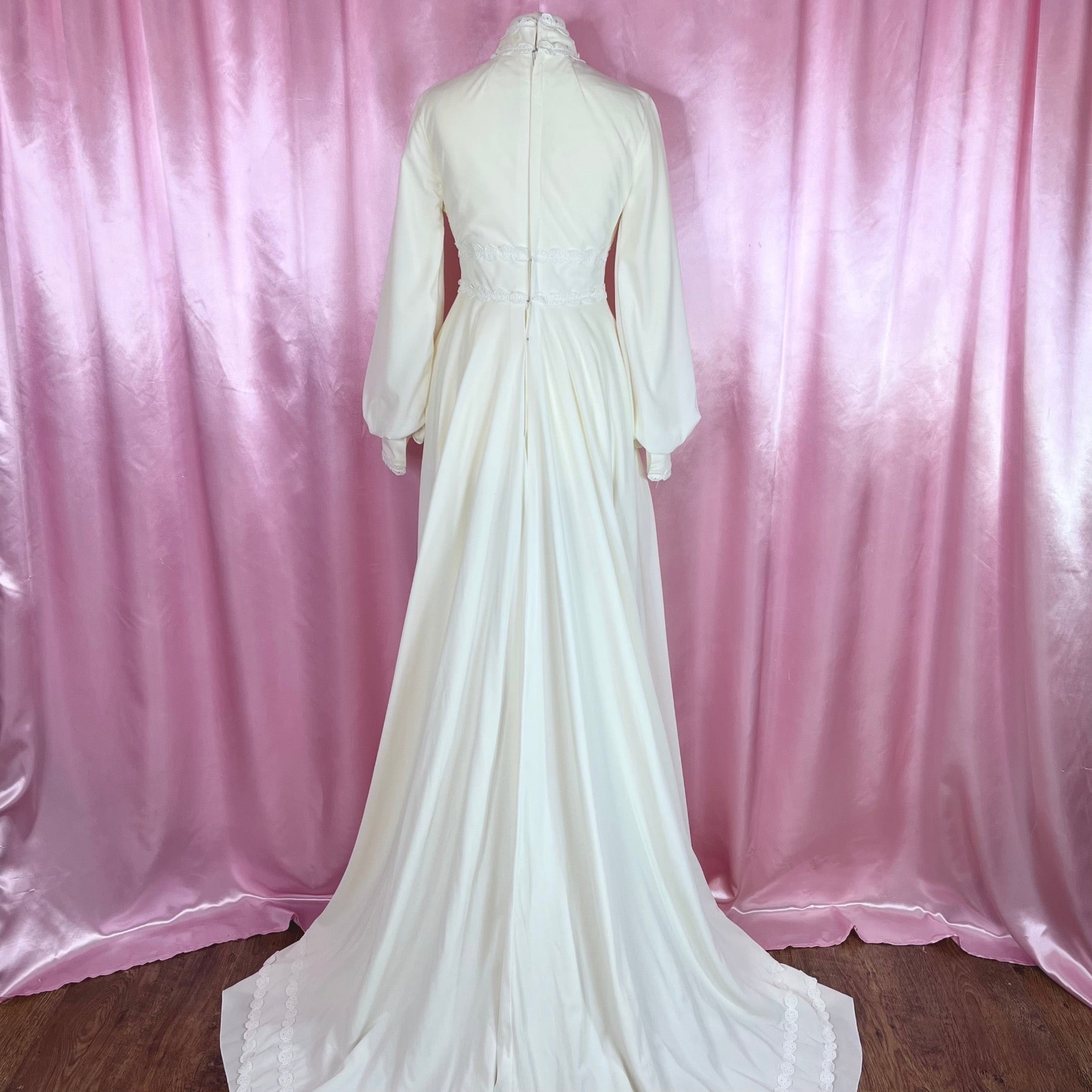 1970s Cream wedding dress, unbranded, size 6