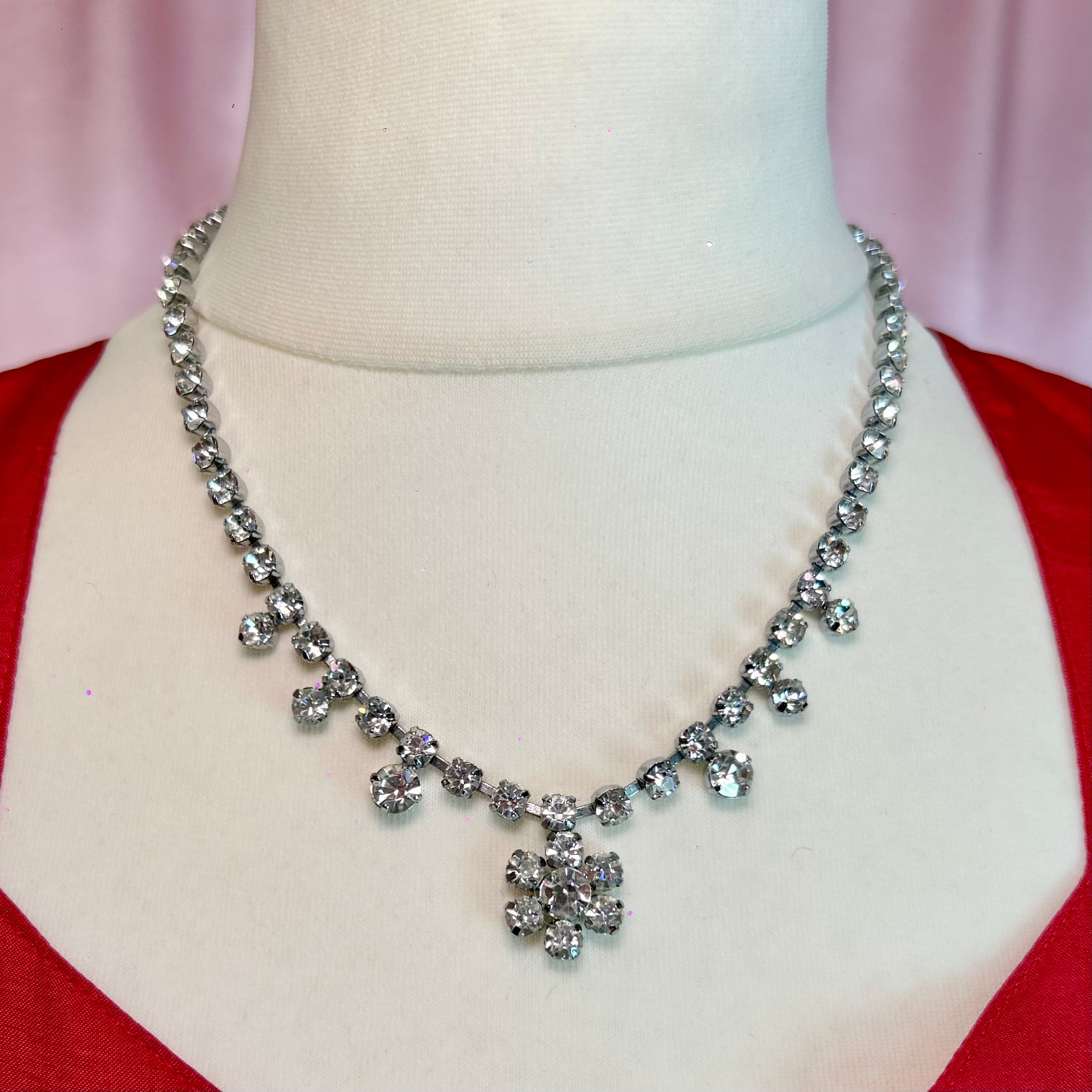 Silver 16” diamanté daisy necklace