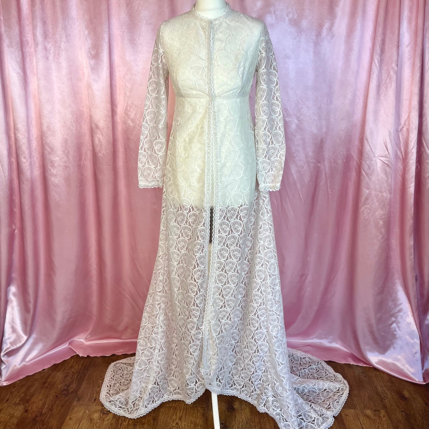 1970s Lace peignoir with train, unbranded, size 8