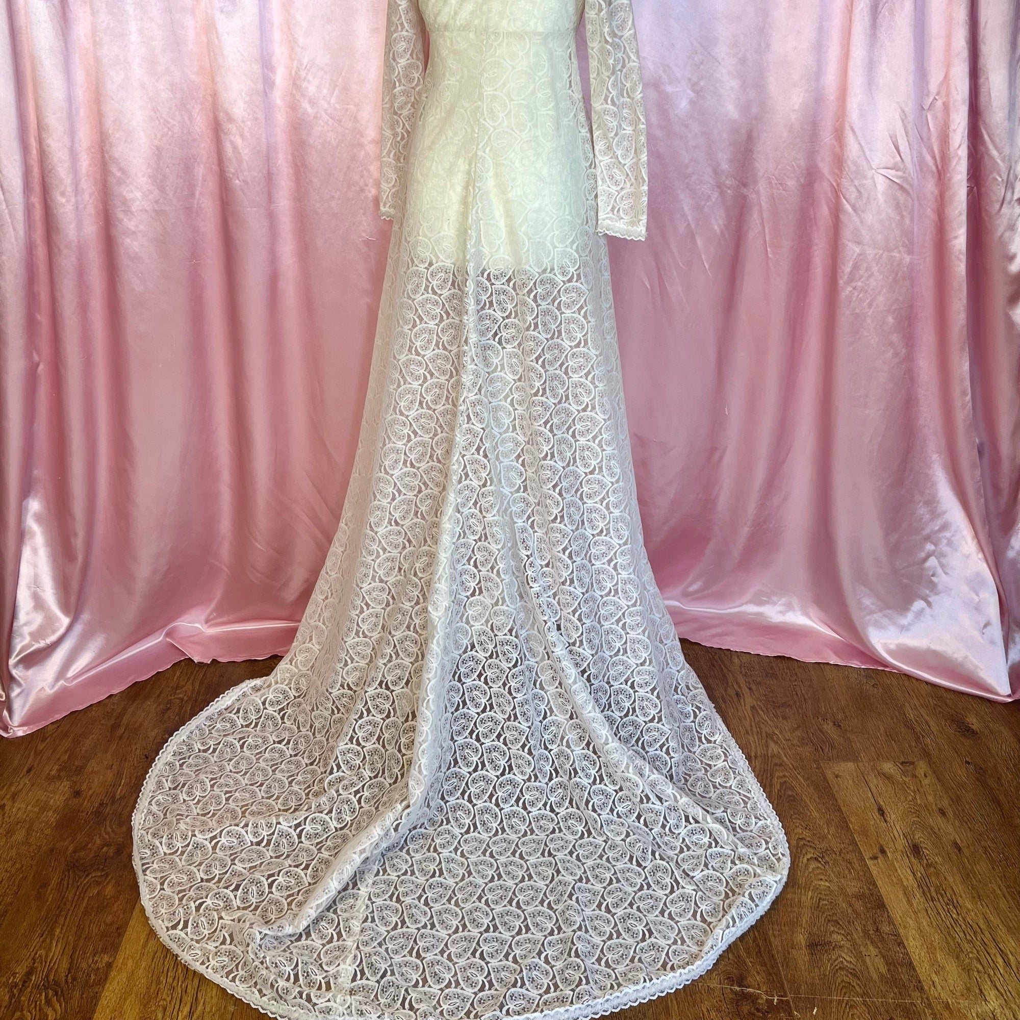 1970s Lace peignoir with train, unbranded, size 8