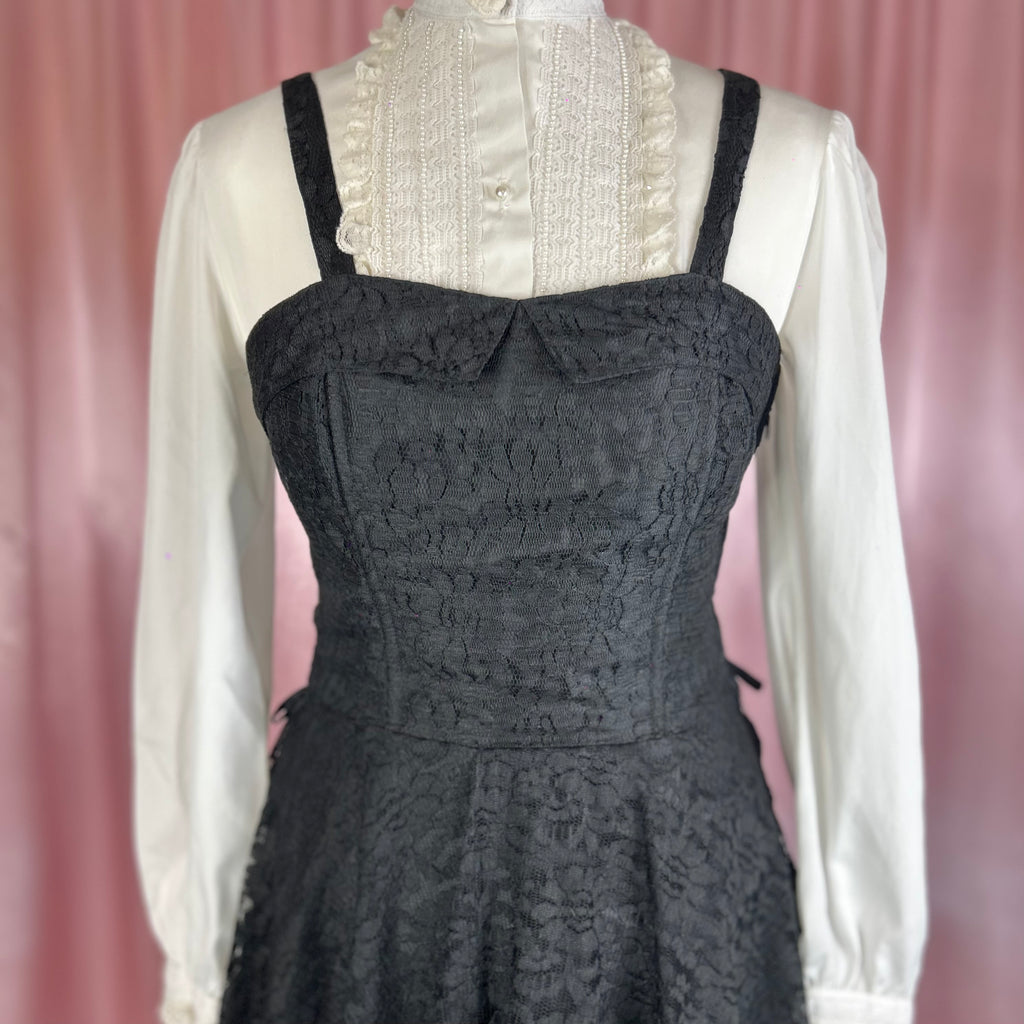 1980s does 50s lace prom dress, by C&A, size 8