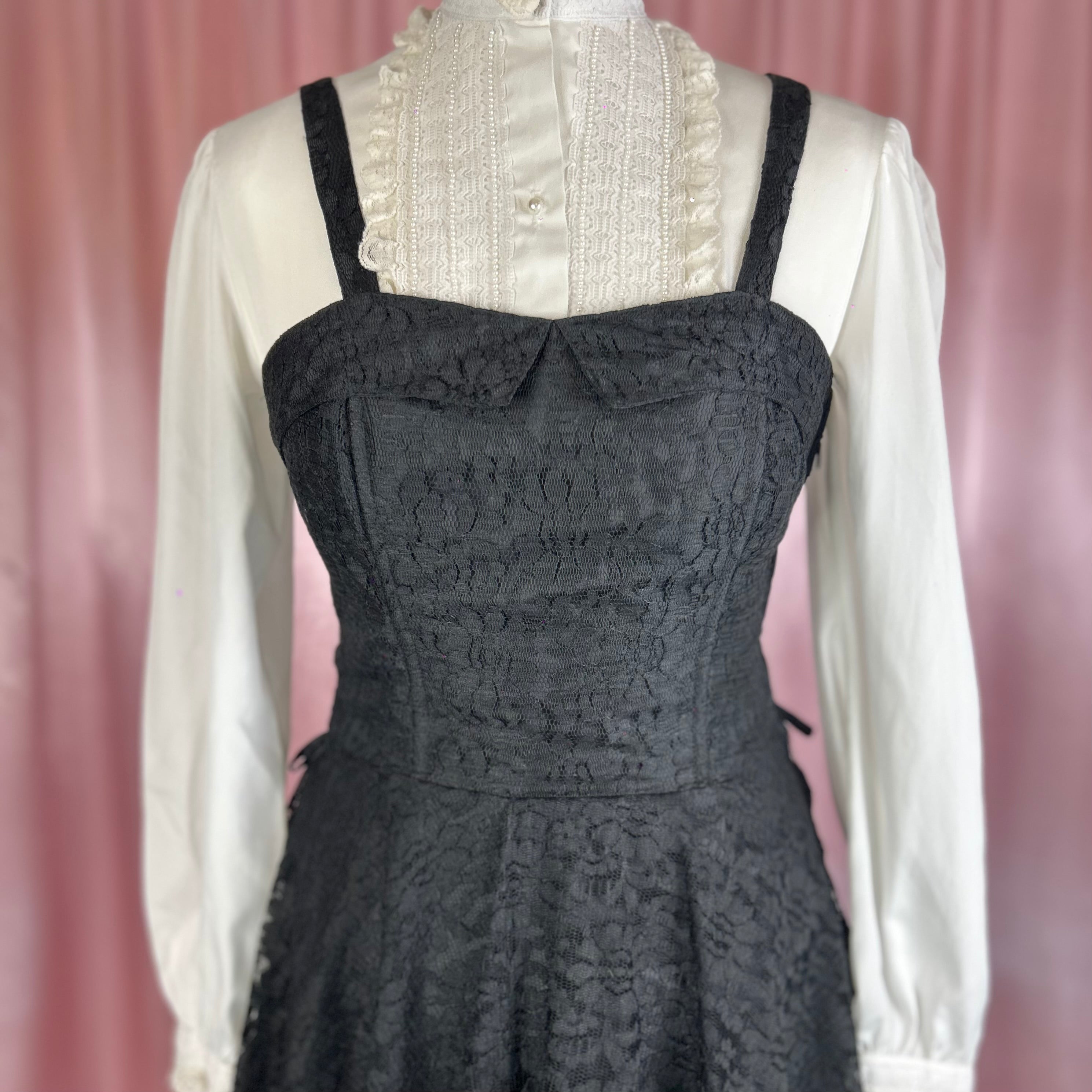 1980s does 50s lace prom dress, by C&A, size 8