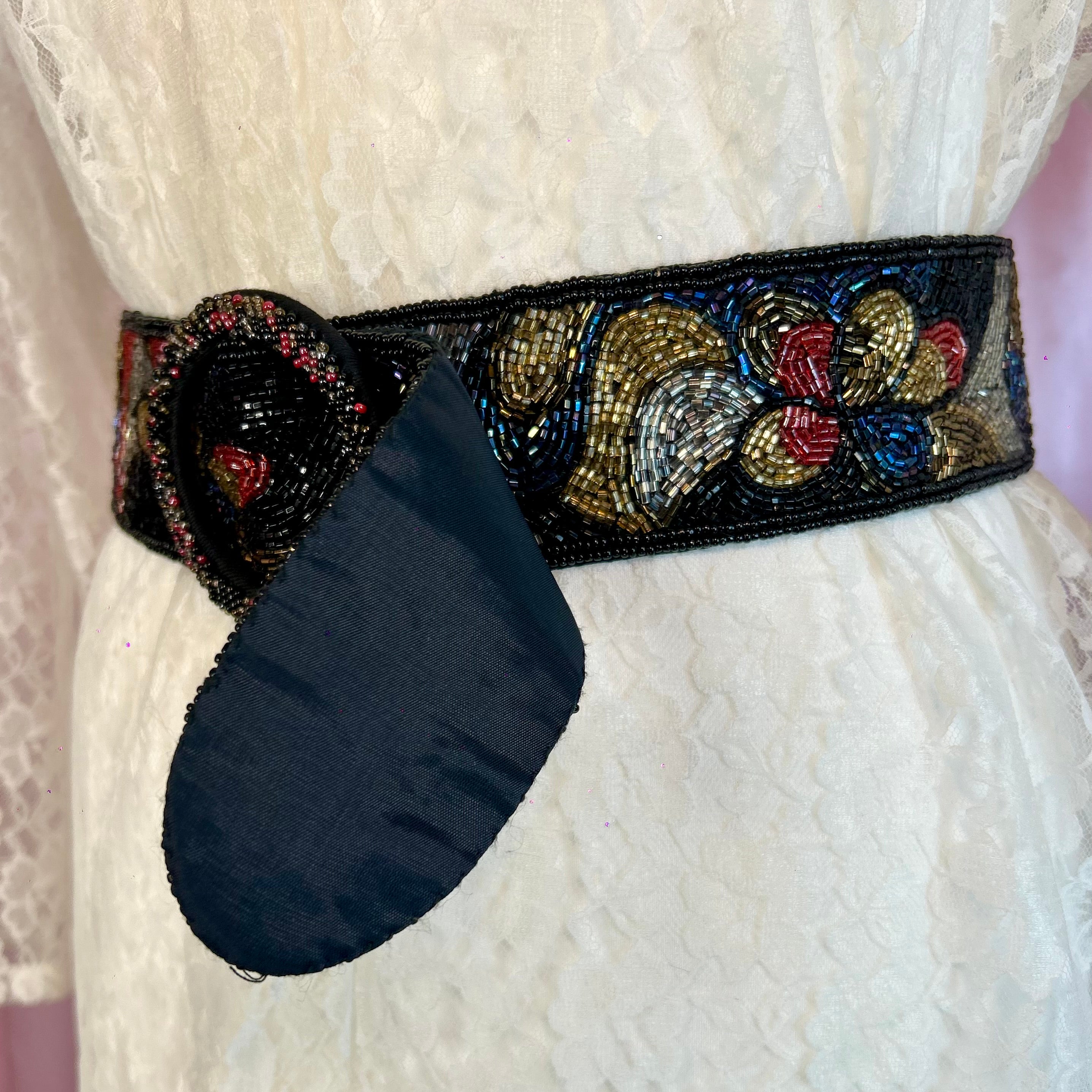 1980s swirling beaded belt, size 10/12