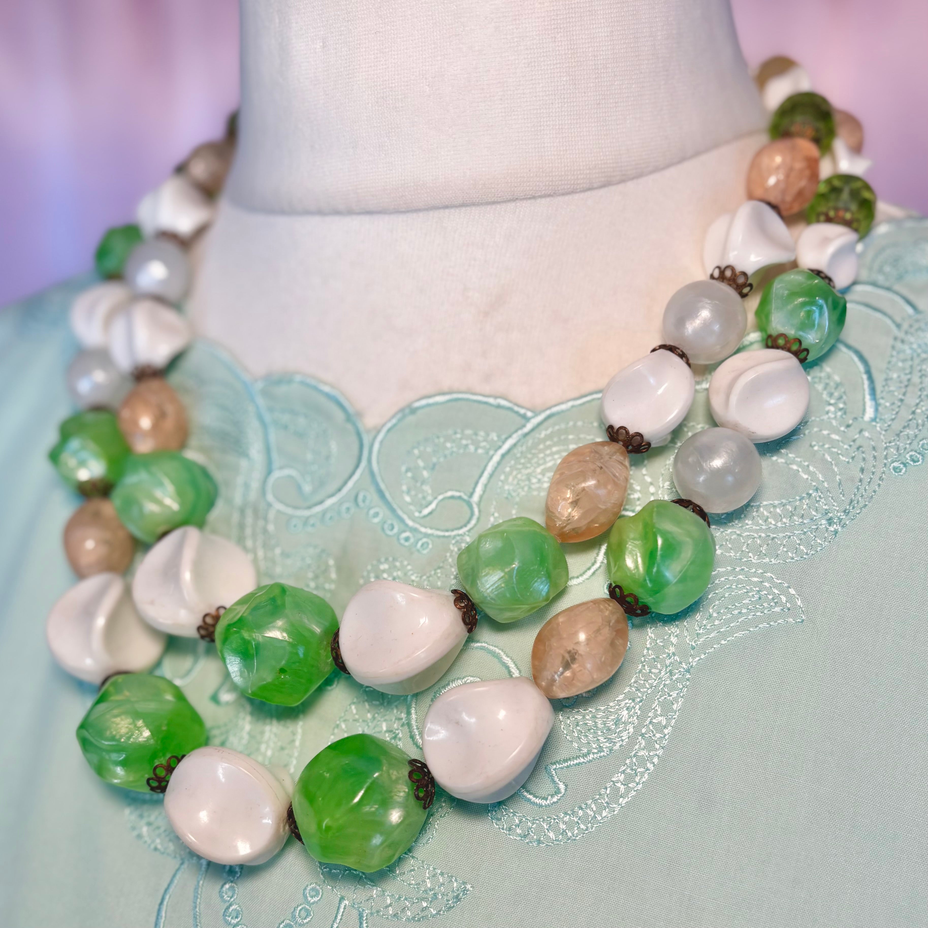1950s Green & white Statement necklace
