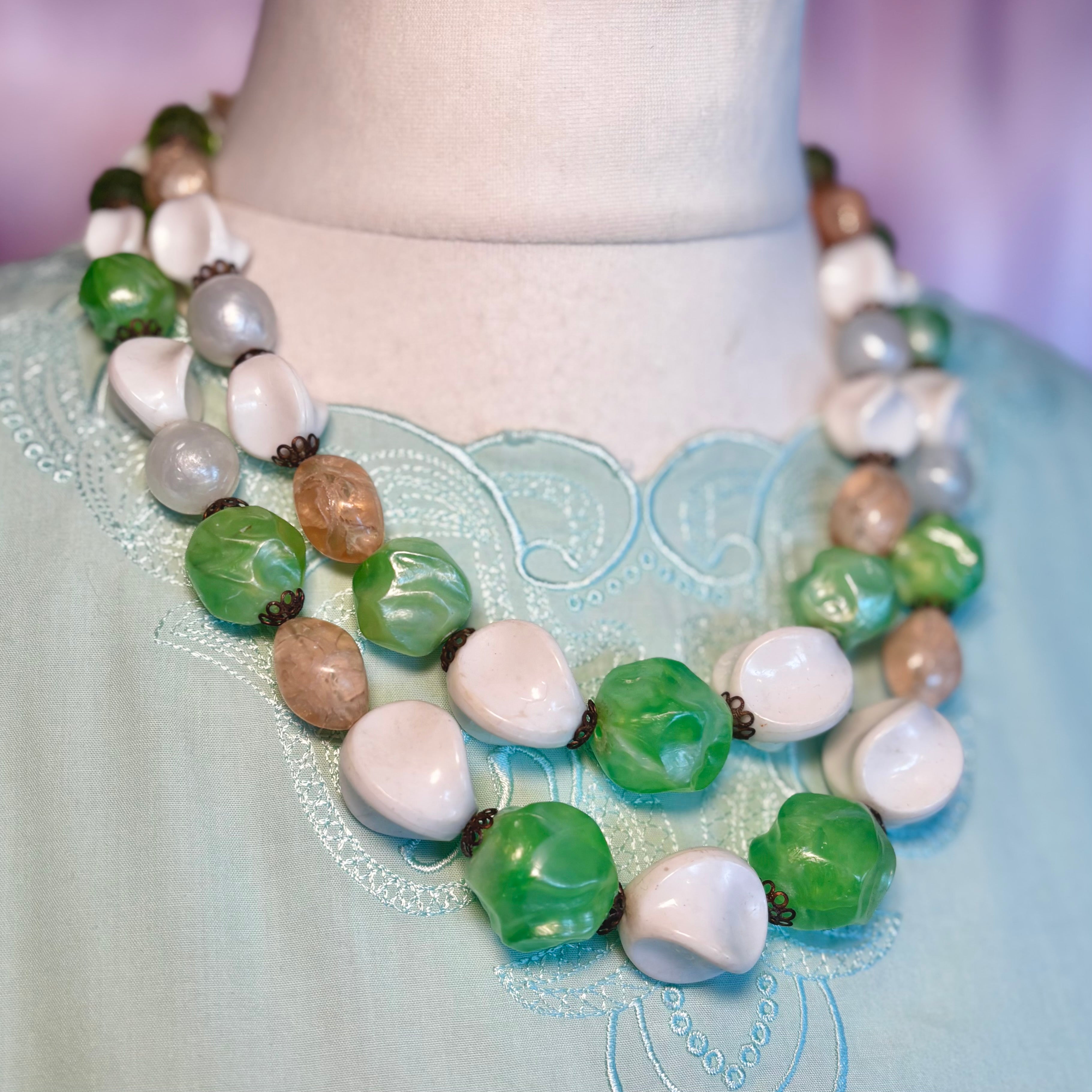 1950s Green & white Statement necklace