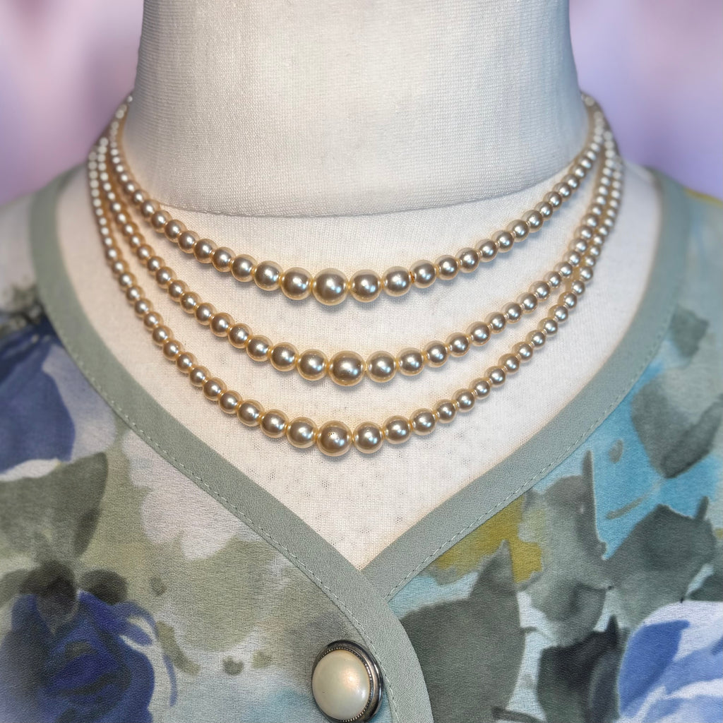 1950s Graduated pearl effect necklace