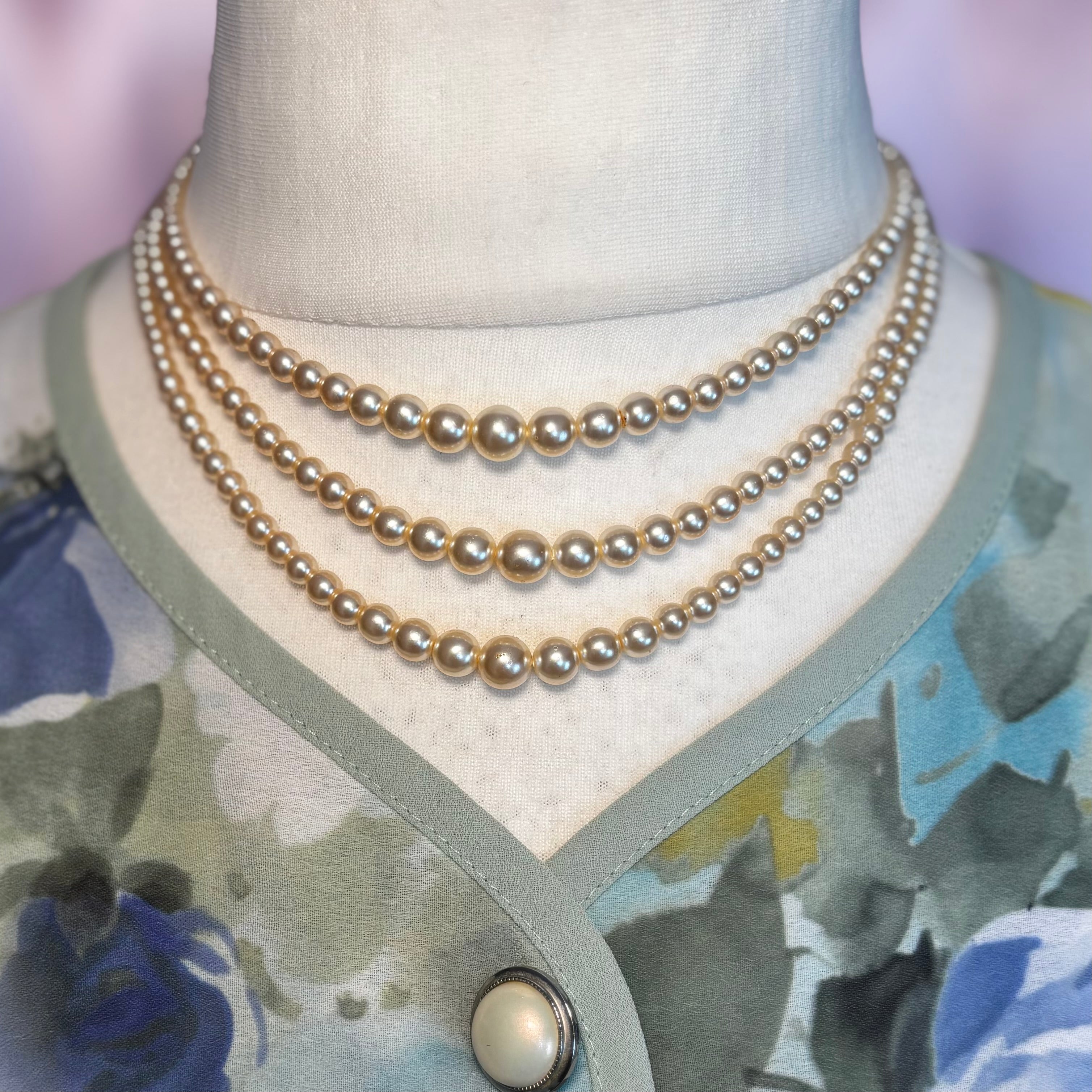 1950s Graduated pearl effect necklace