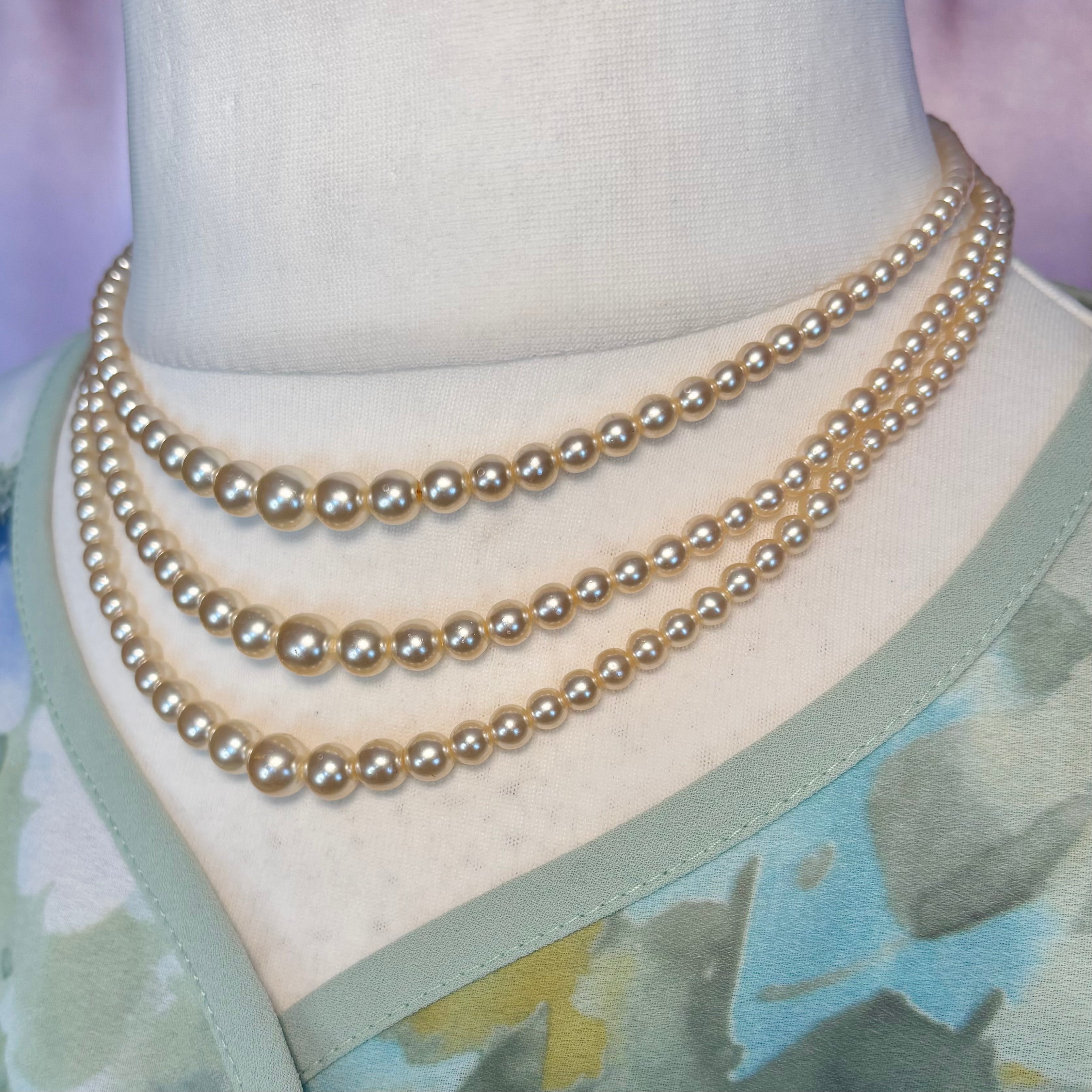 1950s Graduated pearl effect necklace