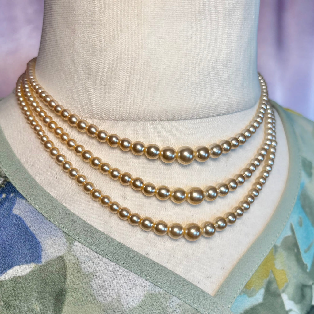 1950s Graduated pearl effect necklace