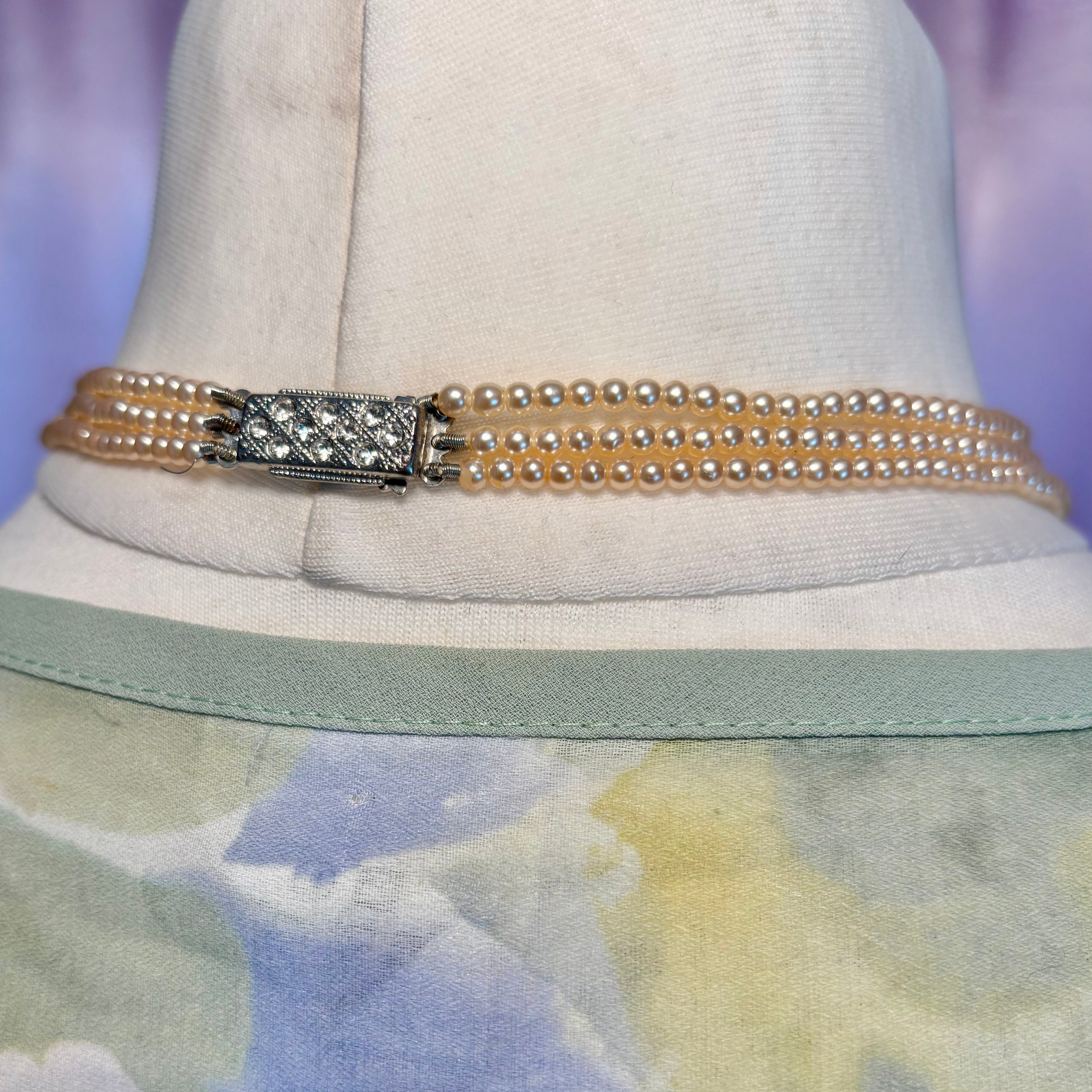 1950s Graduated pearl effect necklace