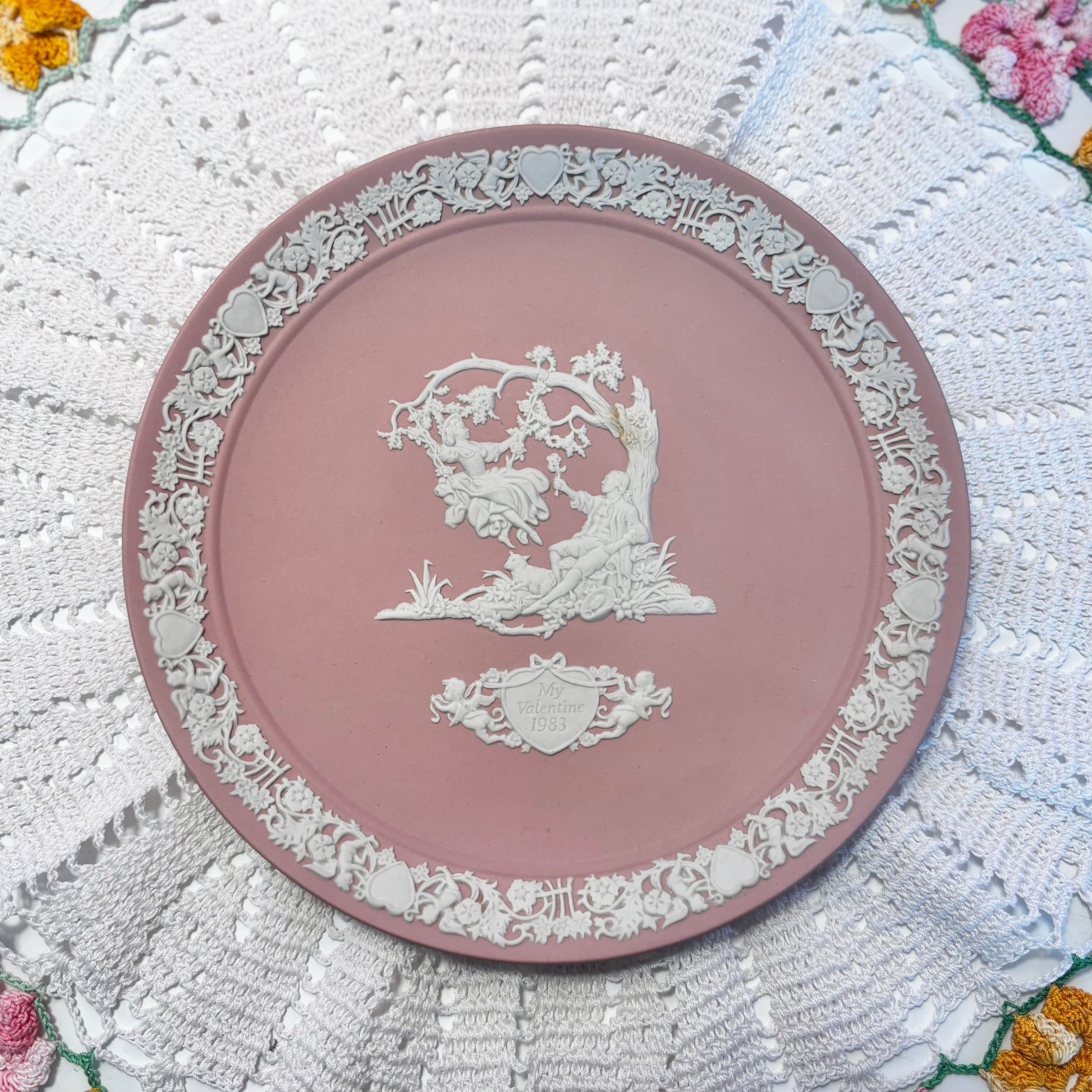 1980s Pink Wedgwood Jasperware collectors plate