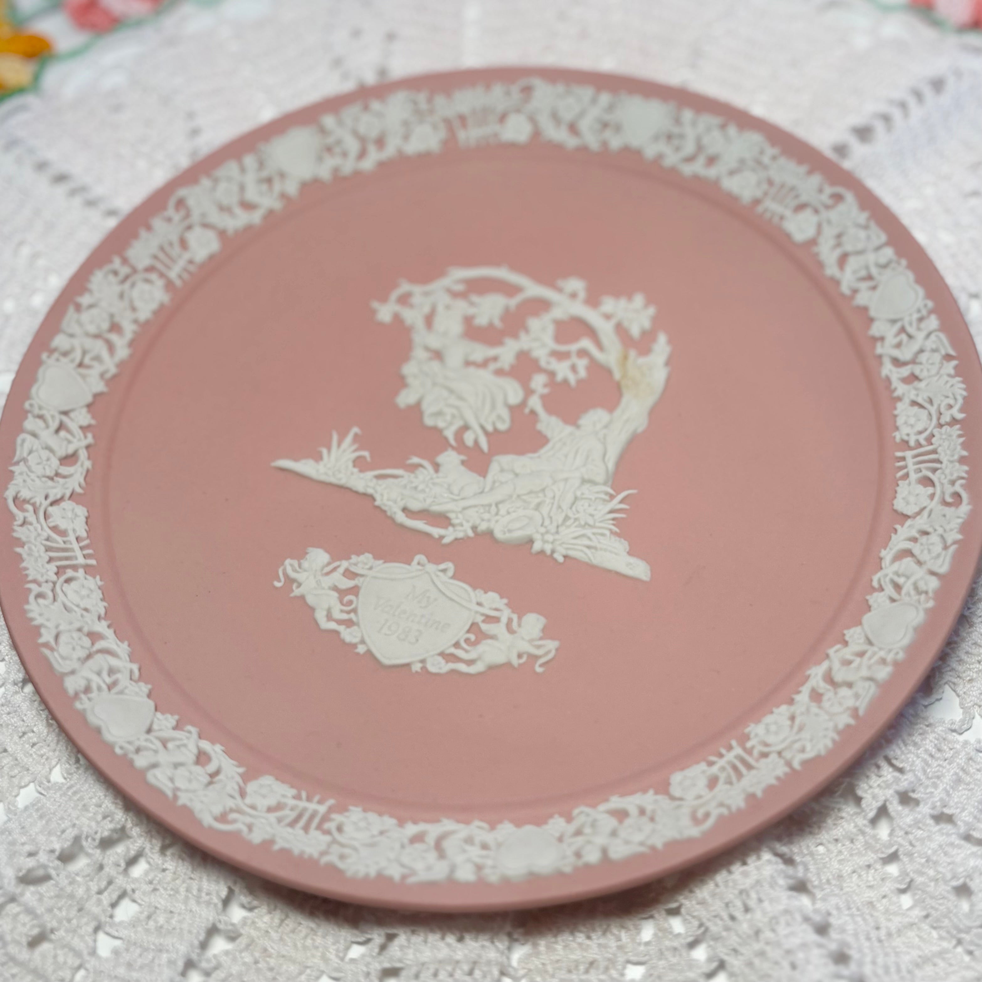 1980s Pink Wedgwood Jasperware collectors plate