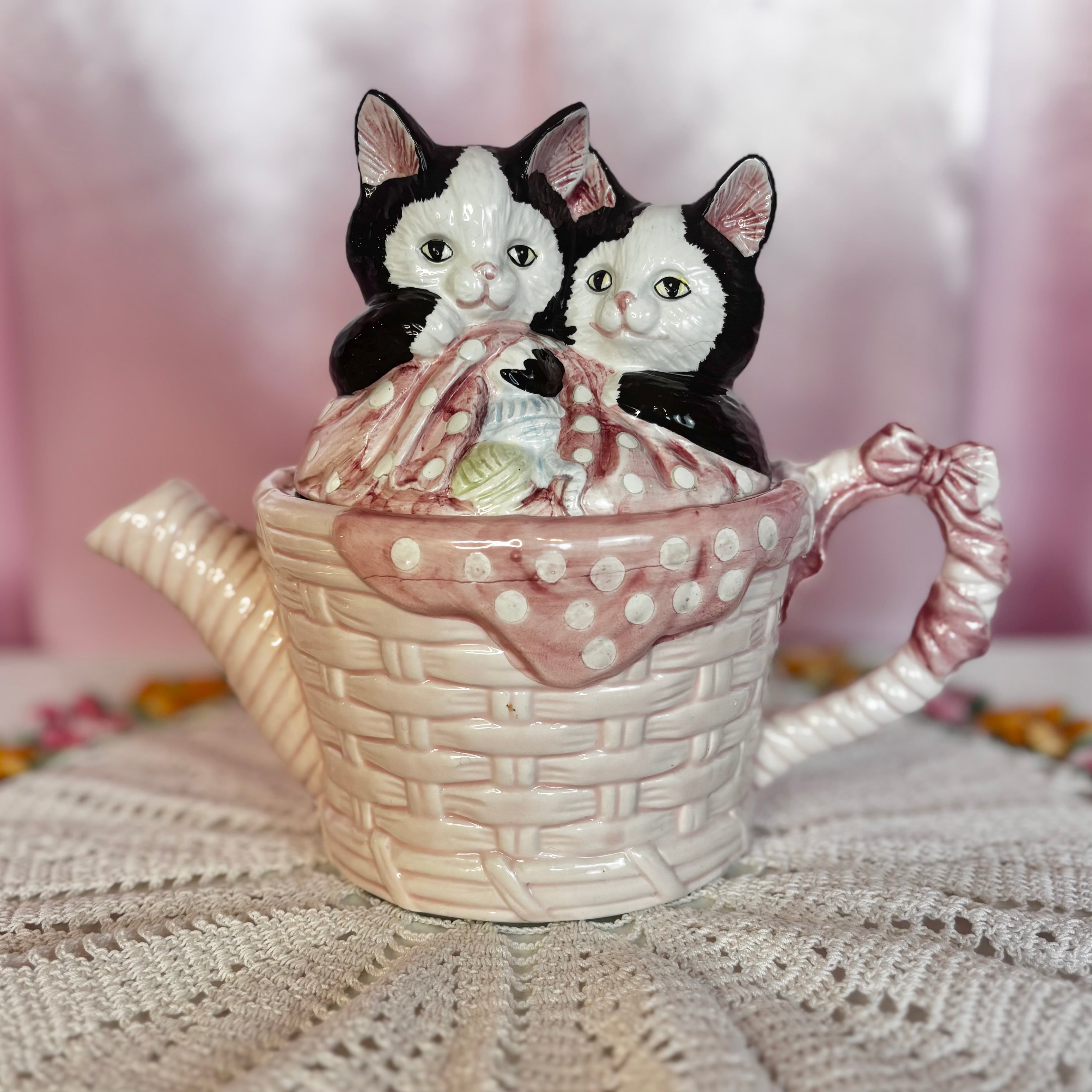 1980s Novelty kitten basket teapot