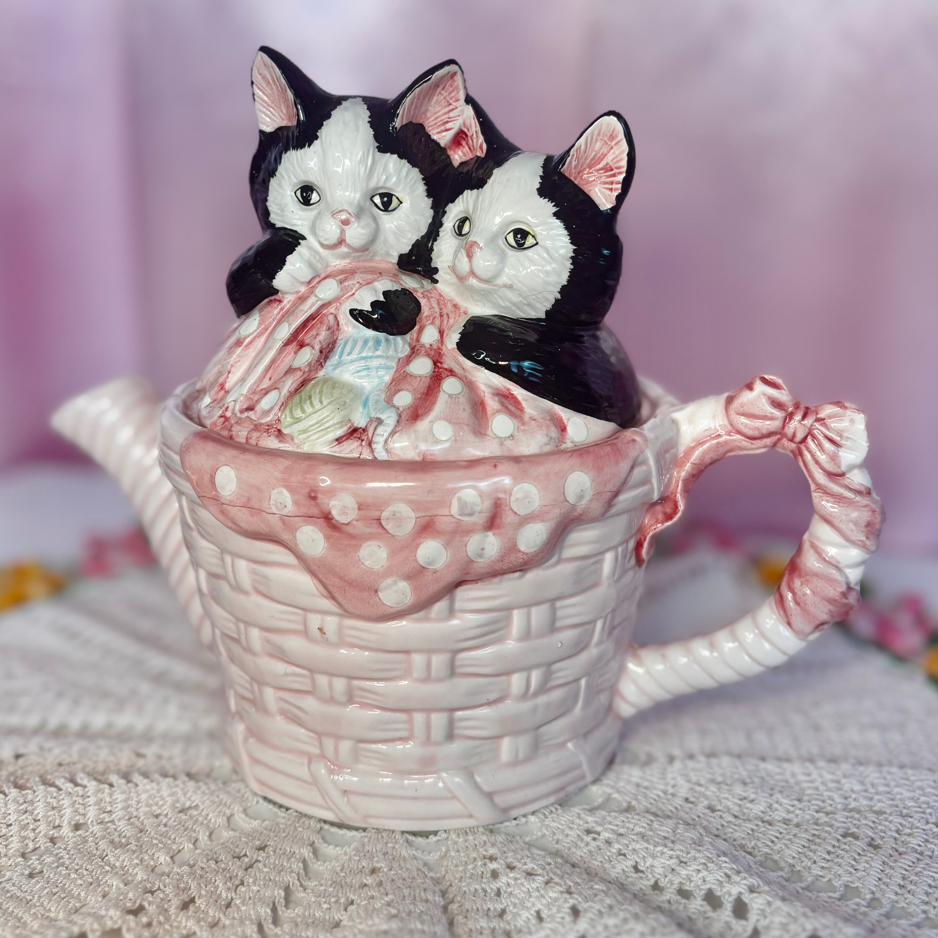 1980s Novelty kitten basket teapot