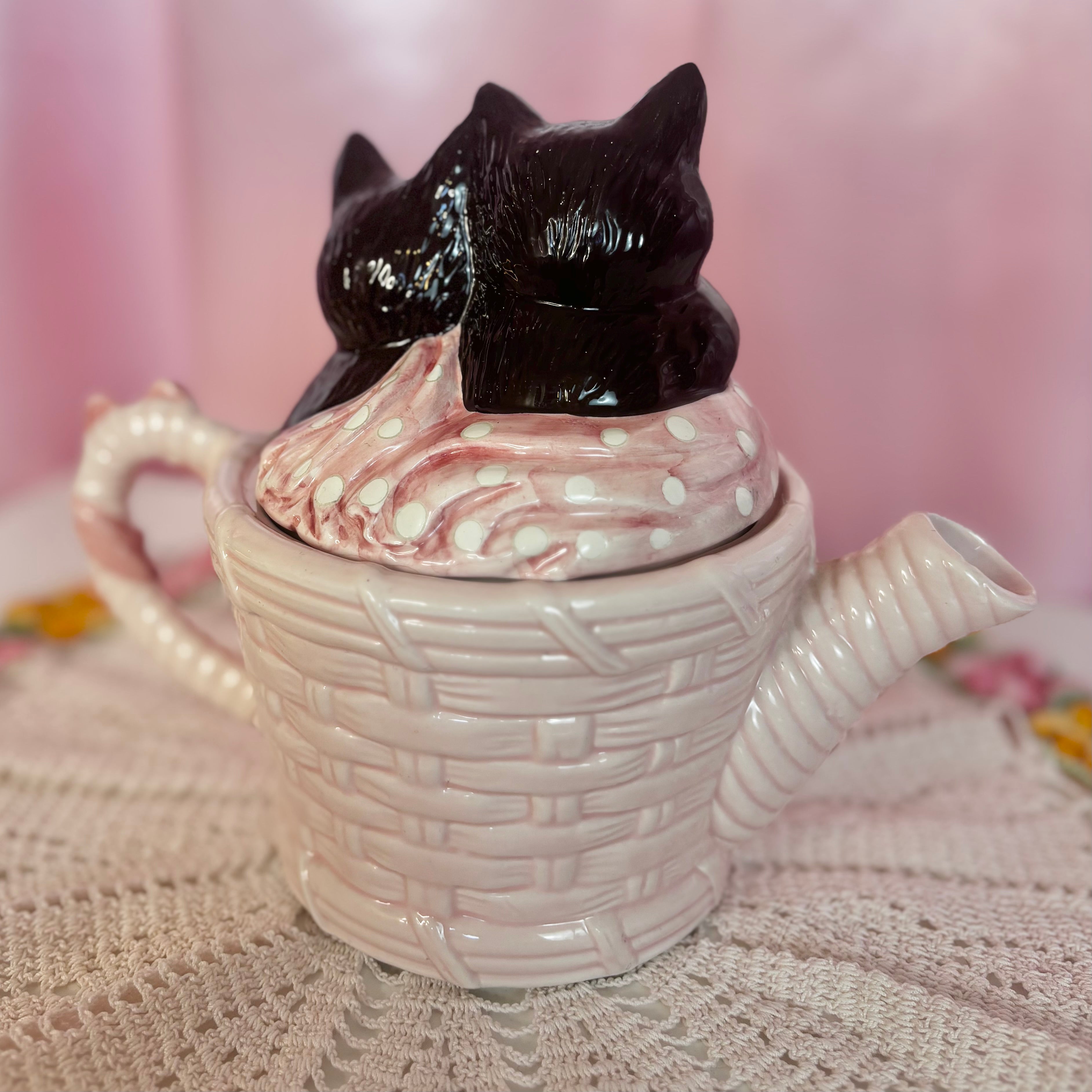 1980s Novelty kitten basket teapot