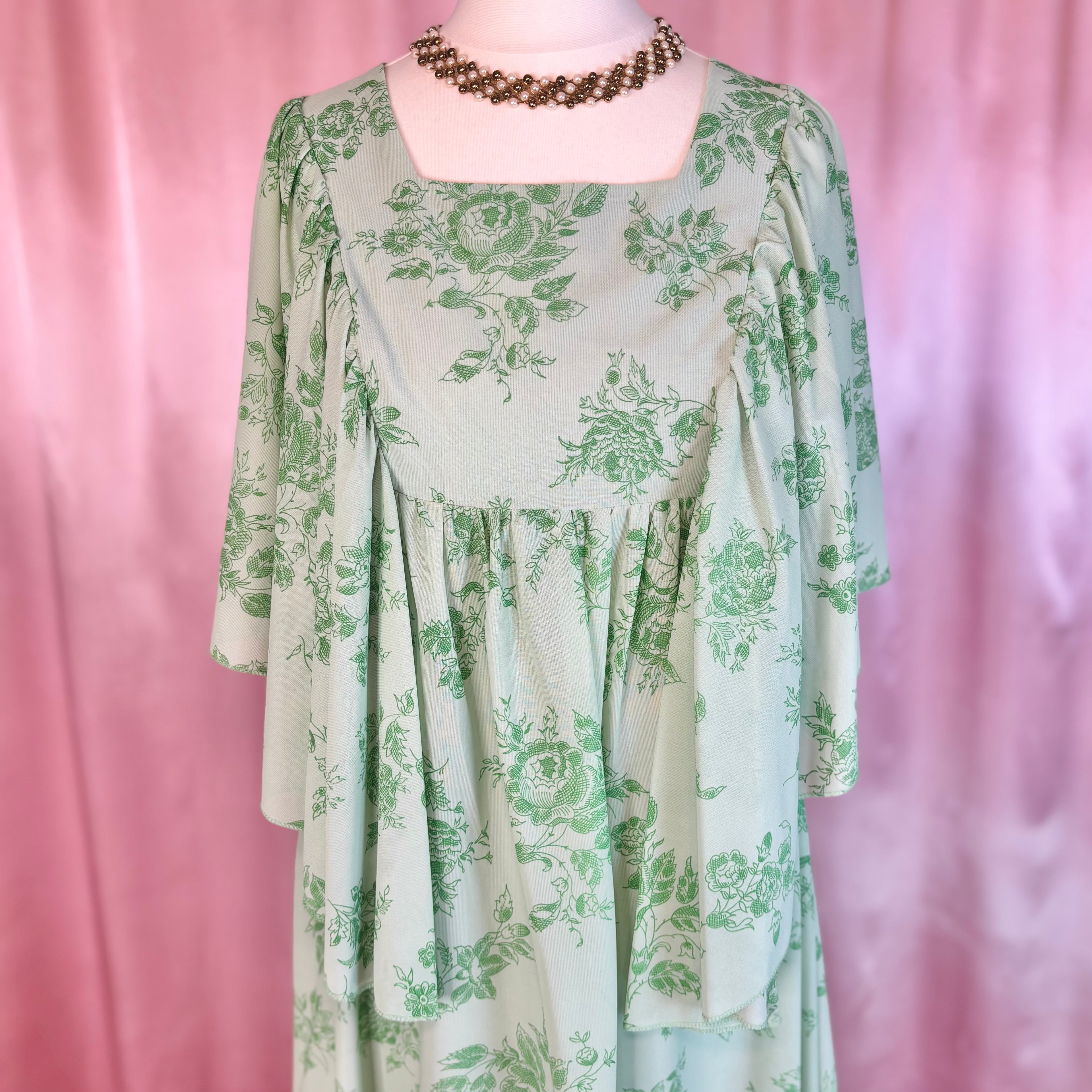 1970s Green angel sleeve dress, unbranded, size 6