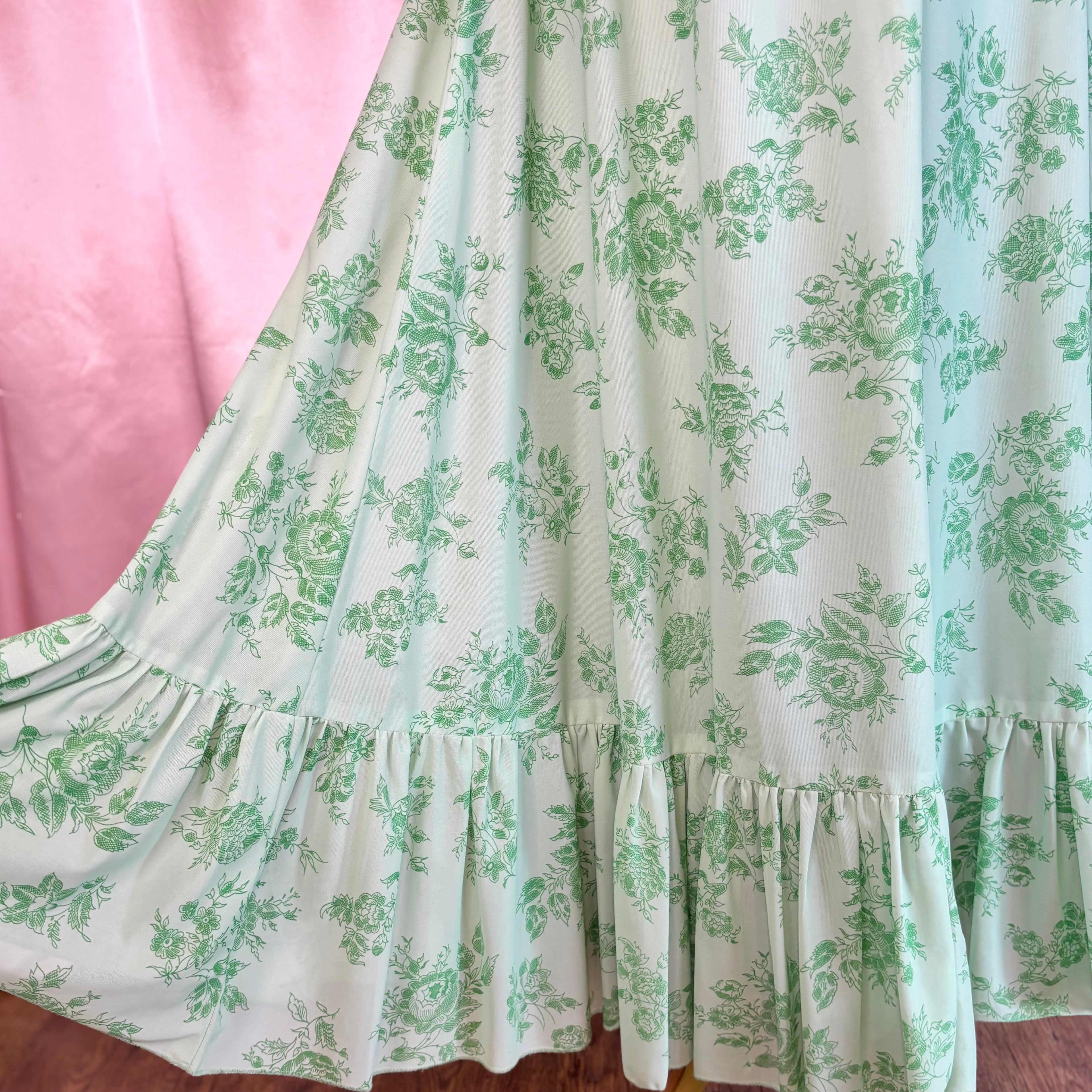 1970s Green angel sleeve dress, unbranded, size 6