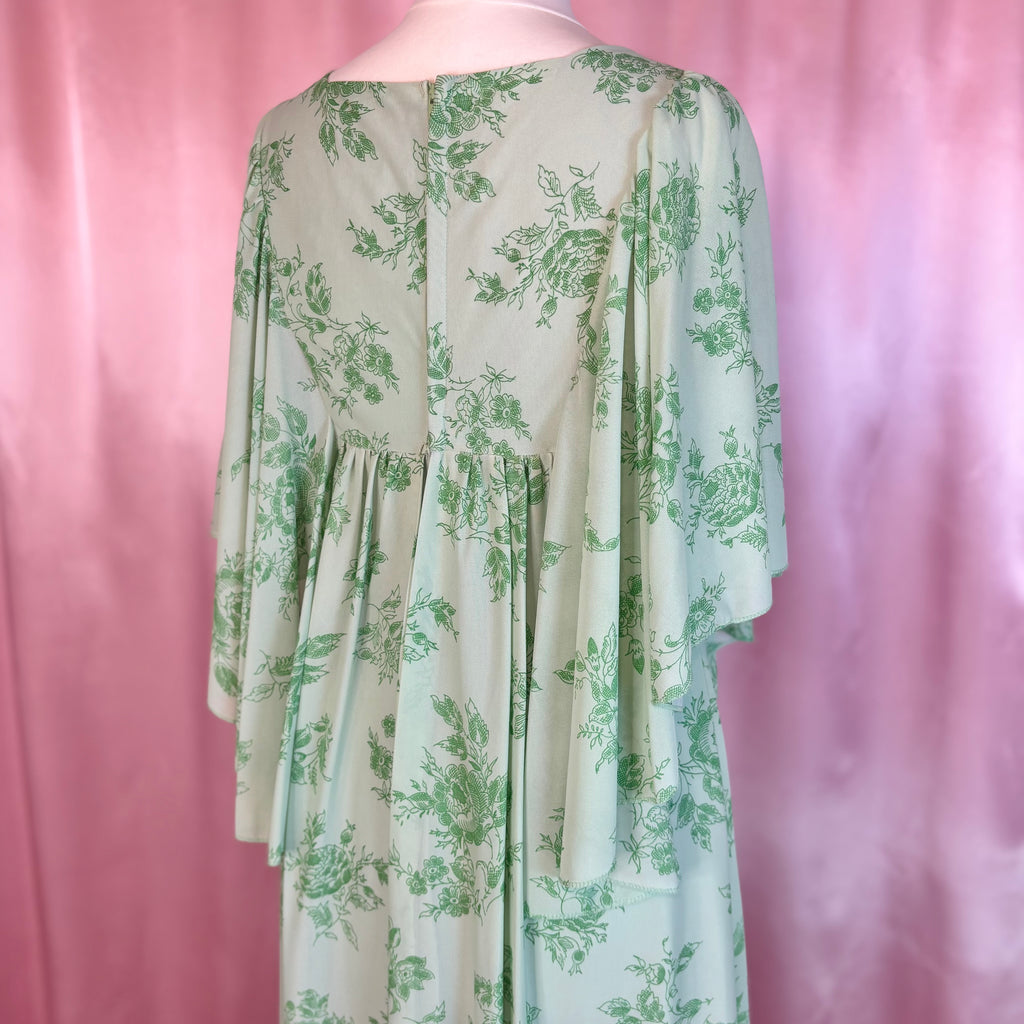 1970s Green angel sleeve dress, unbranded, size 6