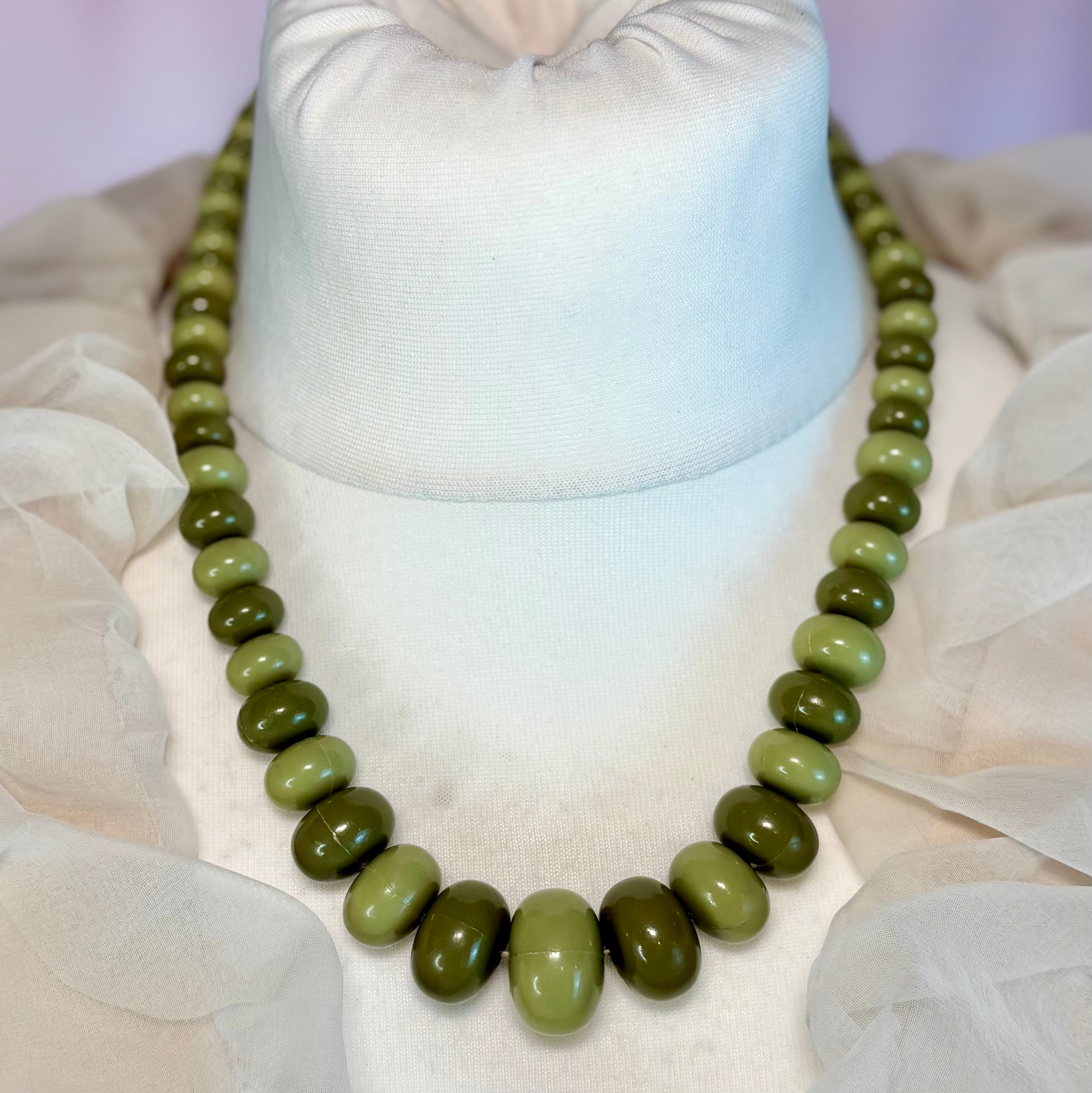 1980s Green beaded necklace