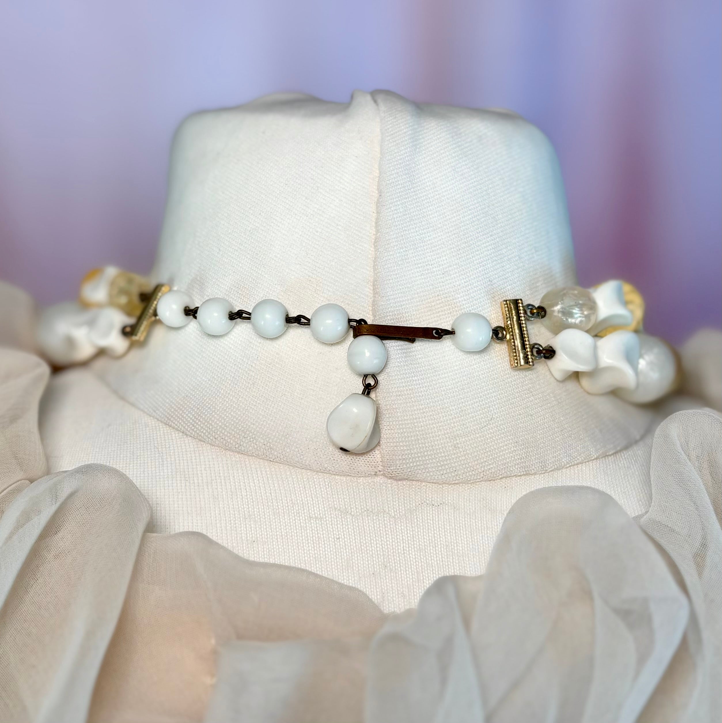 1950s Green & white Statement necklace