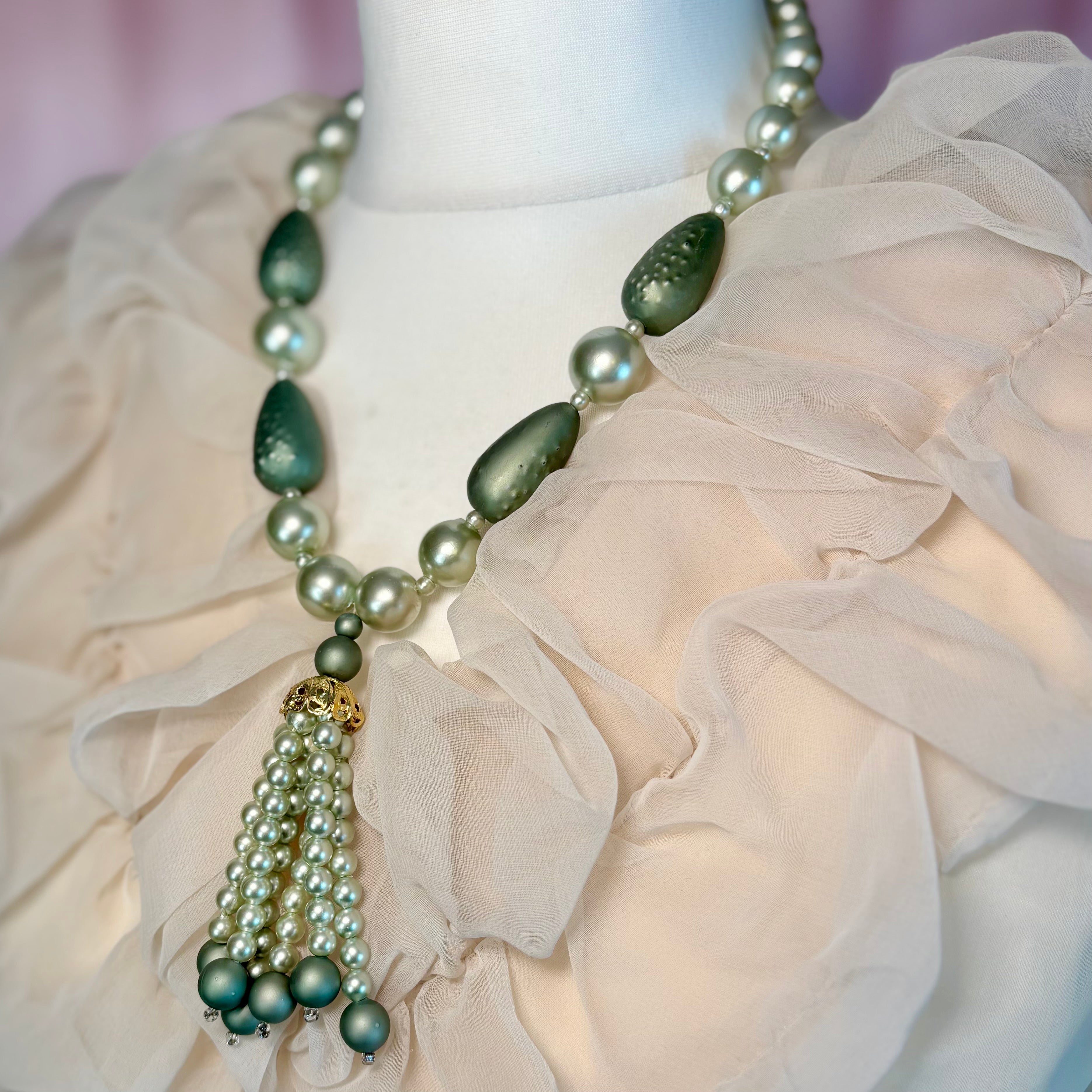 1980s Green beaded tassel necklace