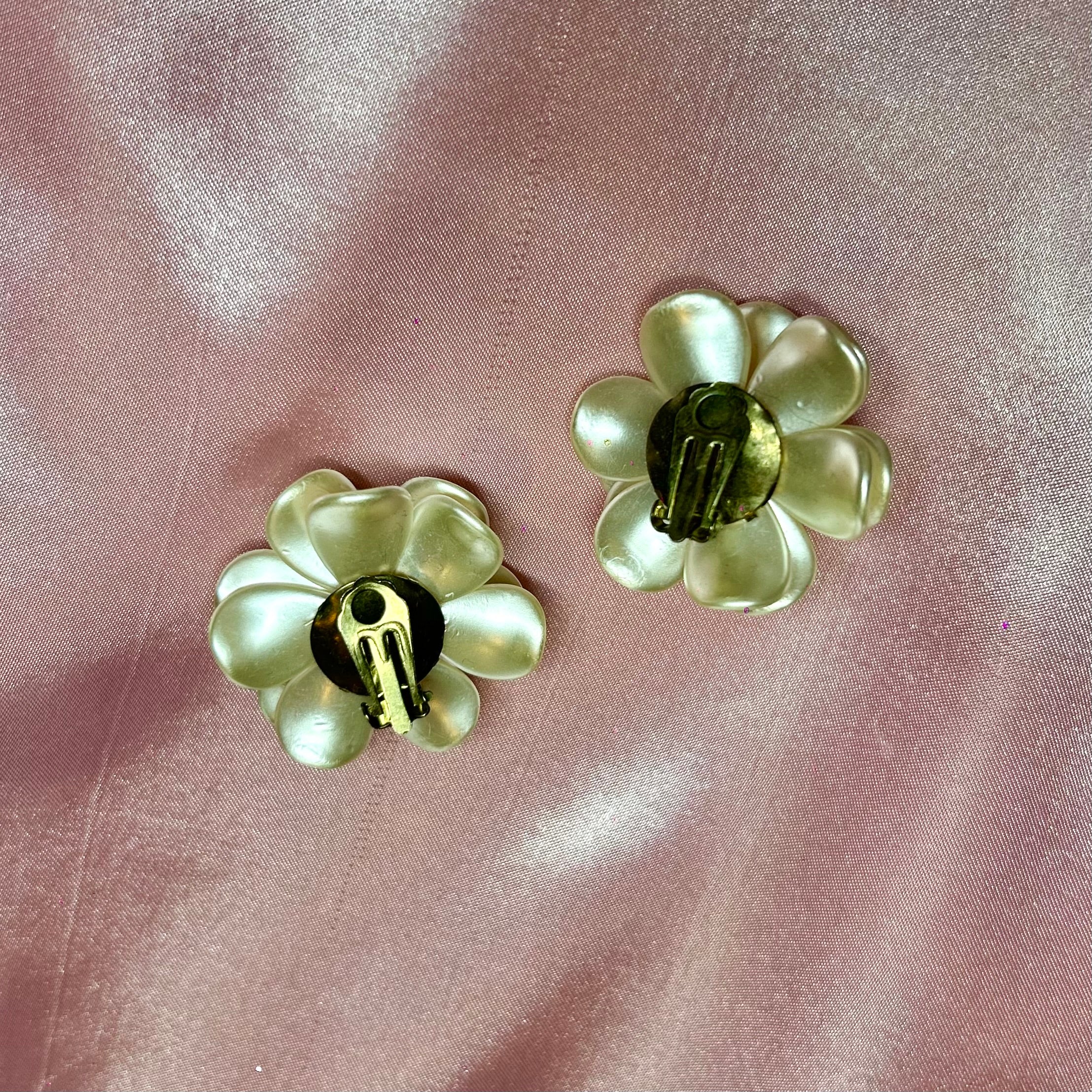1950s Pearl effect flower earrings