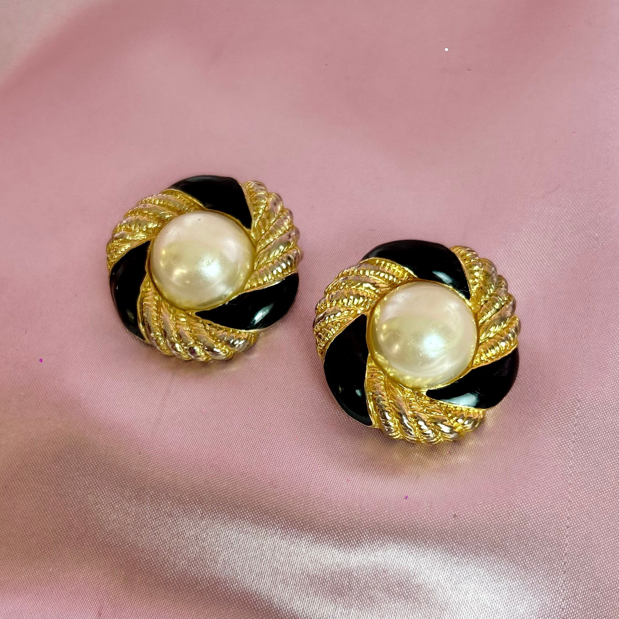 1980s Black, Gold & pearl clip on earrings
