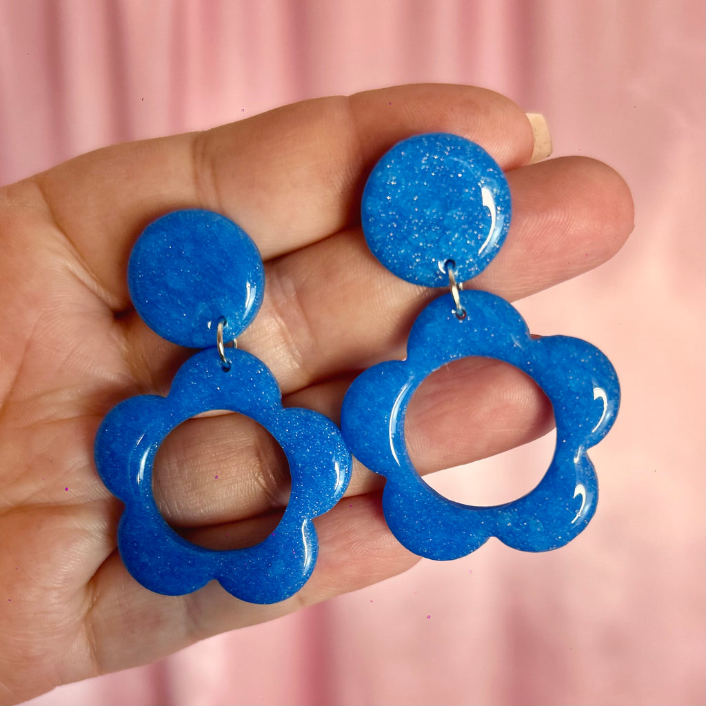 Handmade 60s style Blue daisy earrings