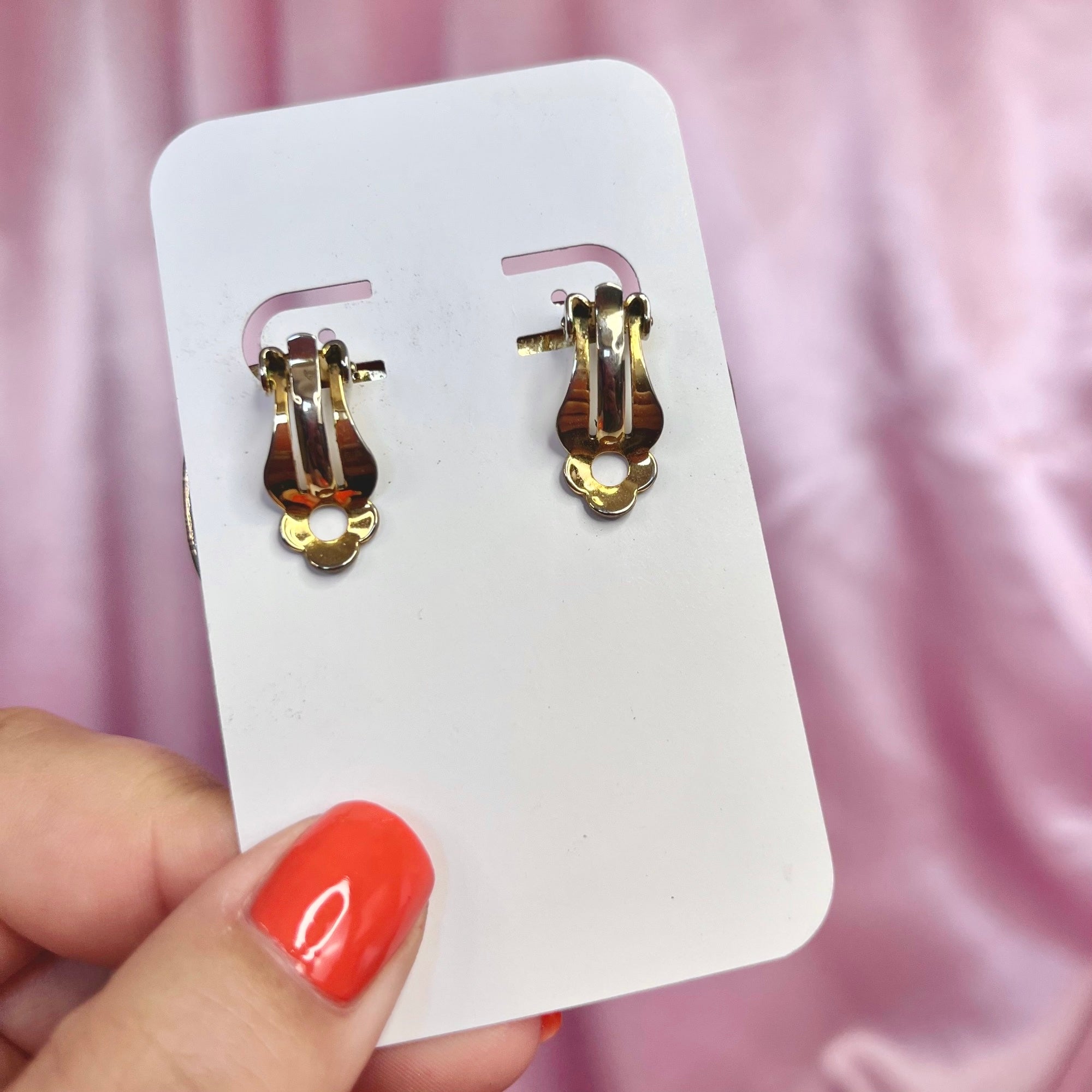 1980s Cream & Gold square clip on earrings