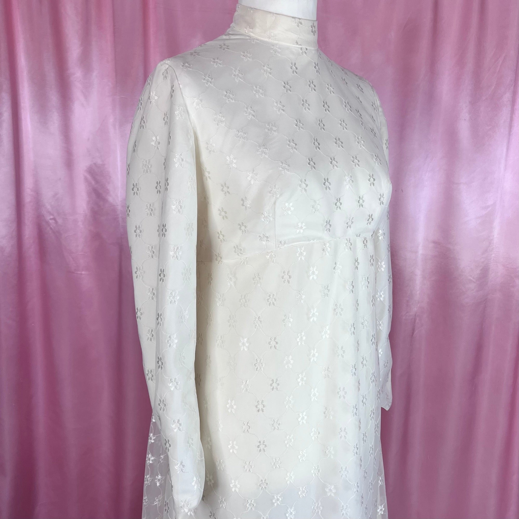 1970s Lace wedding dress with train, unbranded, size 14