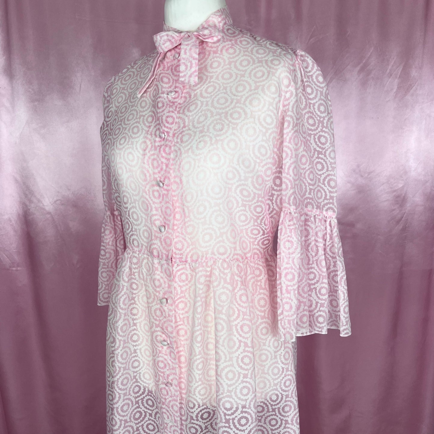 1970s Pink peignoir, by Elizabeth Hayes, size 14