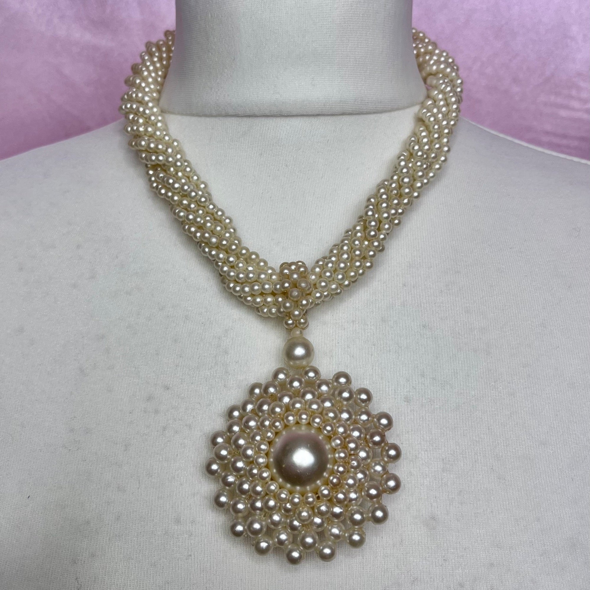 Statement pearl effect pendant necklace