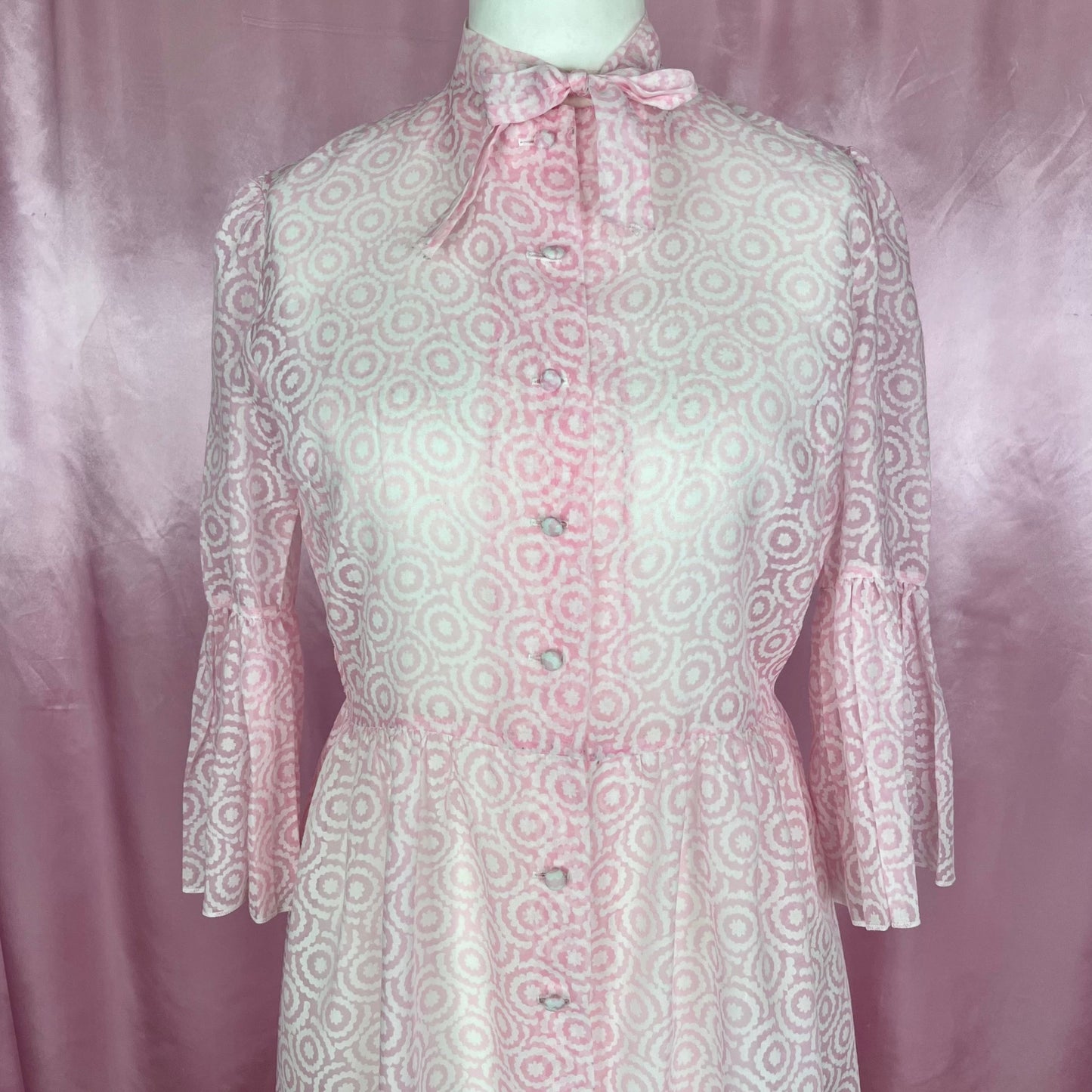 1970s Pink peignoir, by Elizabeth Hayes, size 14