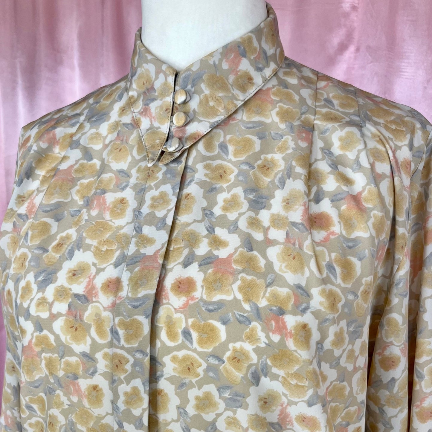 1980s beige floral blouse, Unbranded, size 16