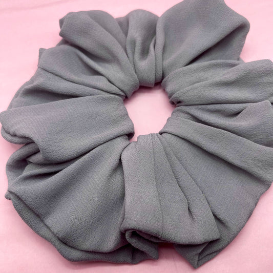 Oversize reworked grey scrunchie