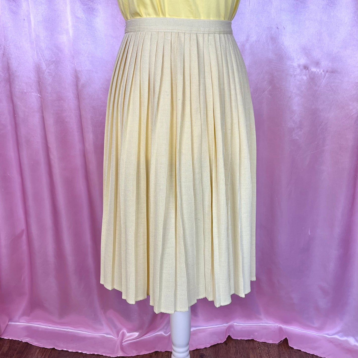 1980s pale yellow pleated skirt, Unbranded, size 14