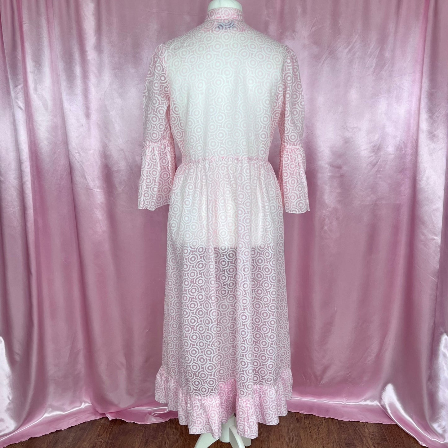 1970s Pink peignoir, by Elizabeth Hayes, size 14