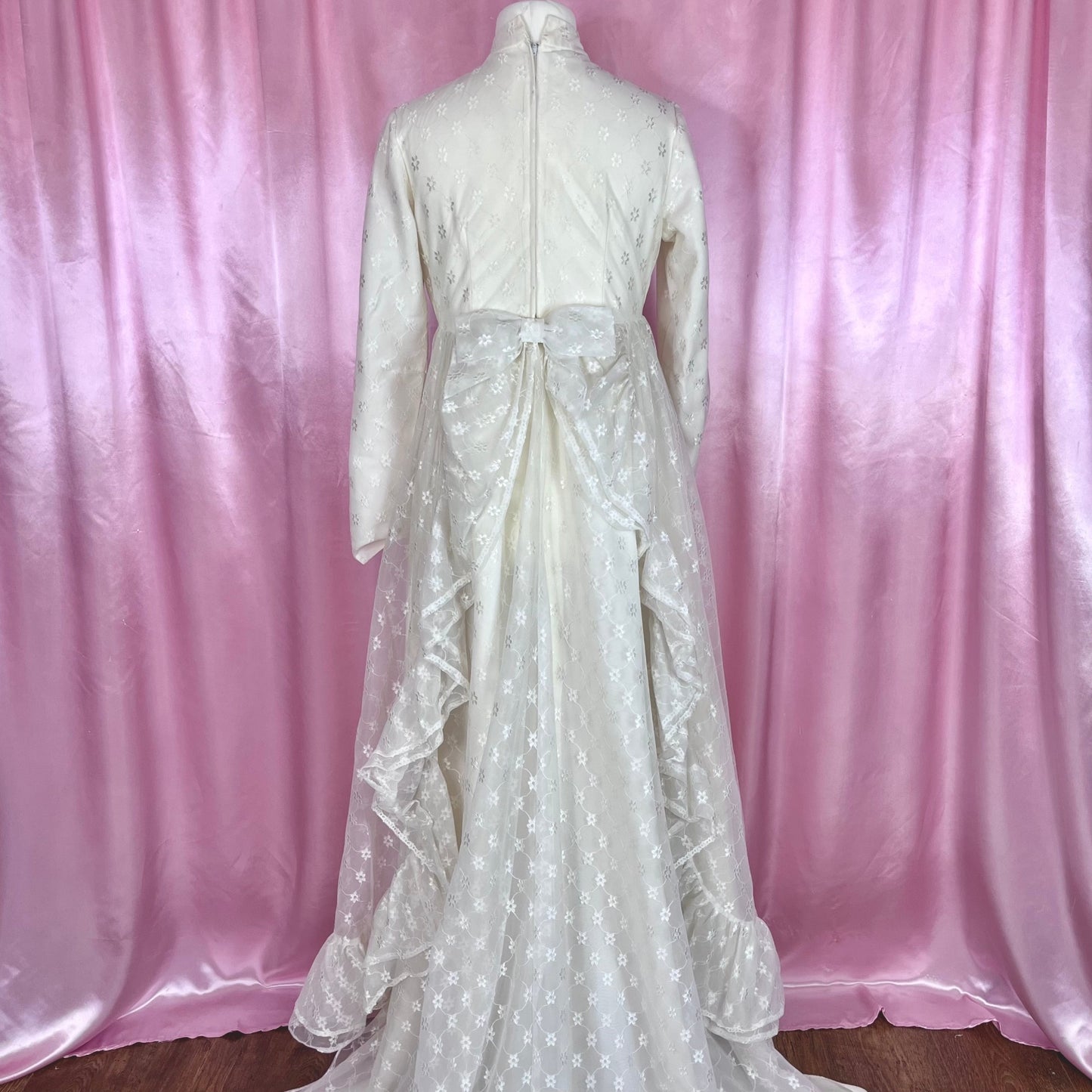 1970s lace wedding dress with train, unbranded, size 14