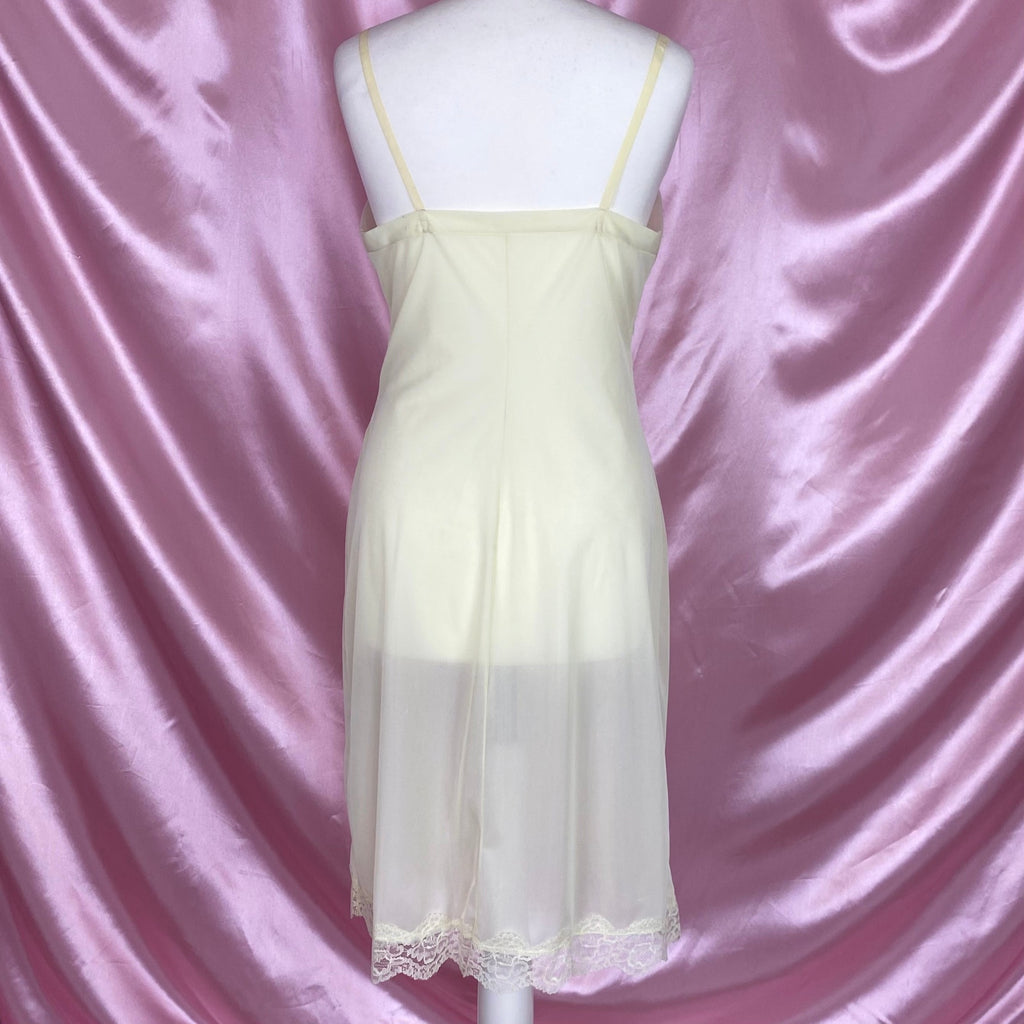 1970s Pale yellow negligee, unbranded, size 8