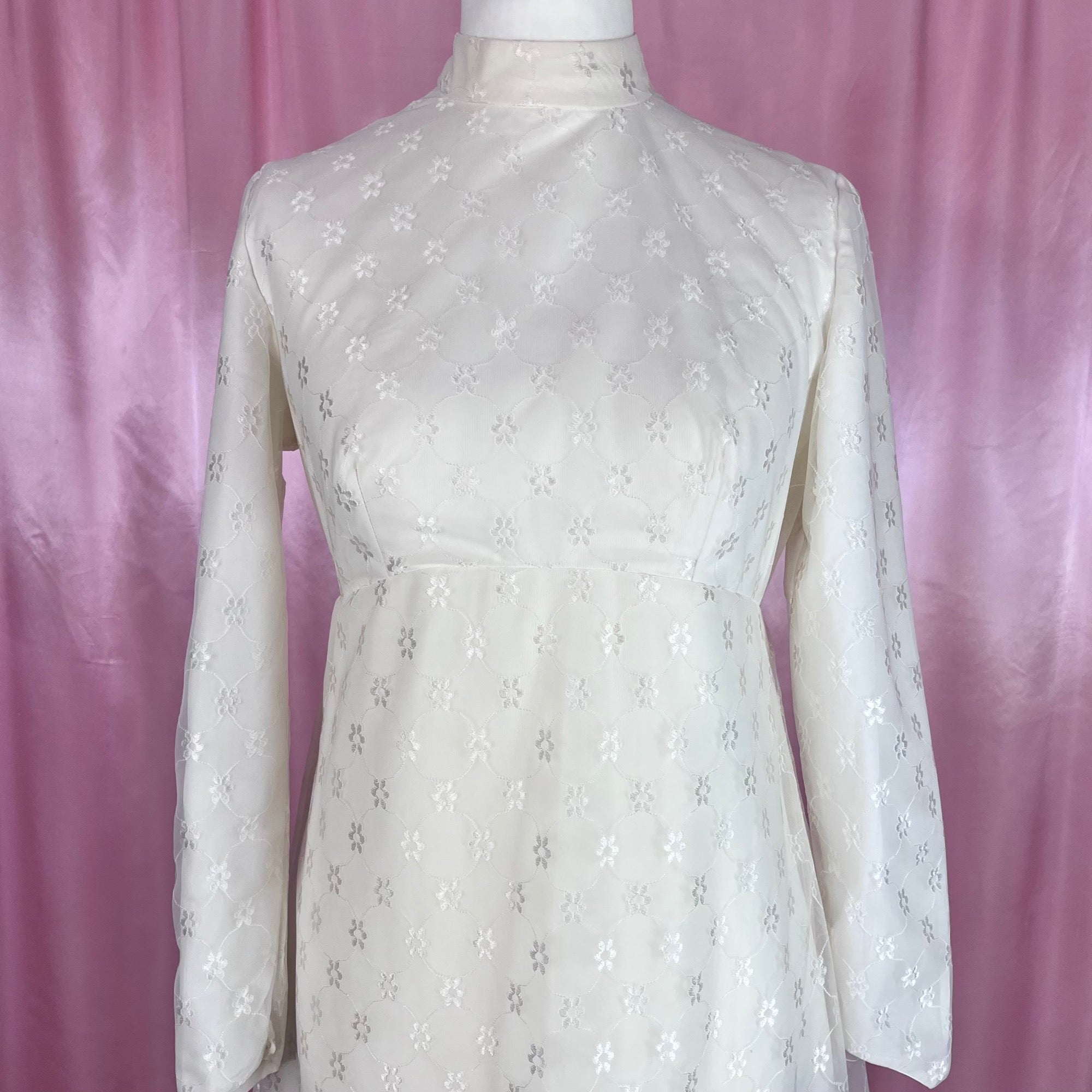 1970s Lace wedding dress with train, unbranded, size 14