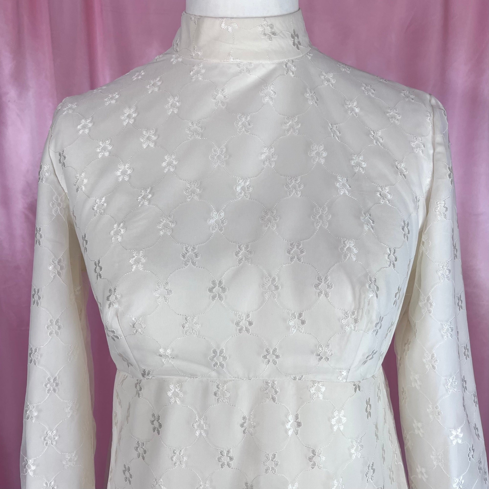 1970s Lace wedding dress with train, unbranded, size 14