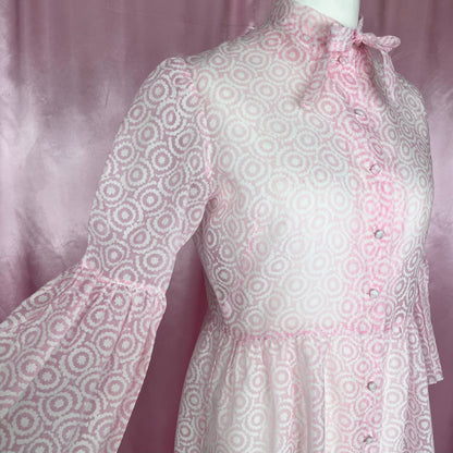 1970s Pink peignoir, by Elizabeth Hayes, size 14