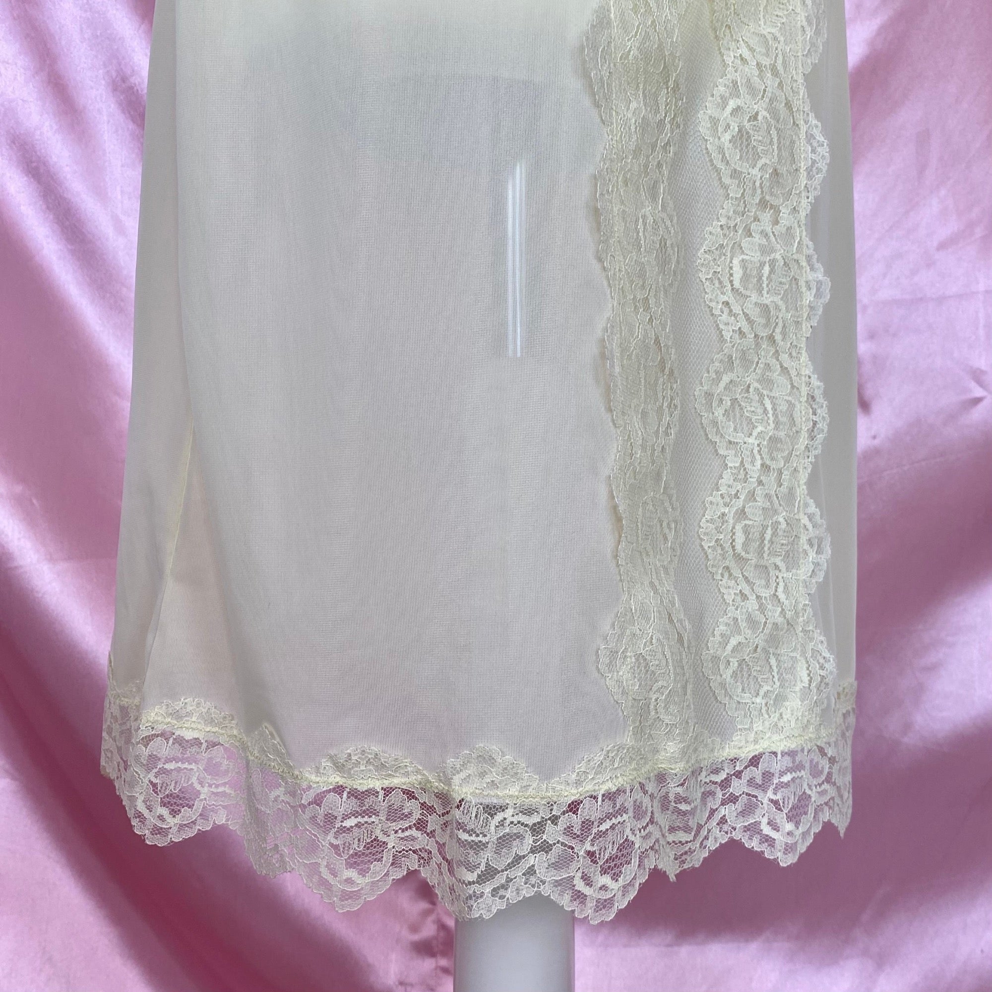 1970s Pale yellow negligee, unbranded, size 8