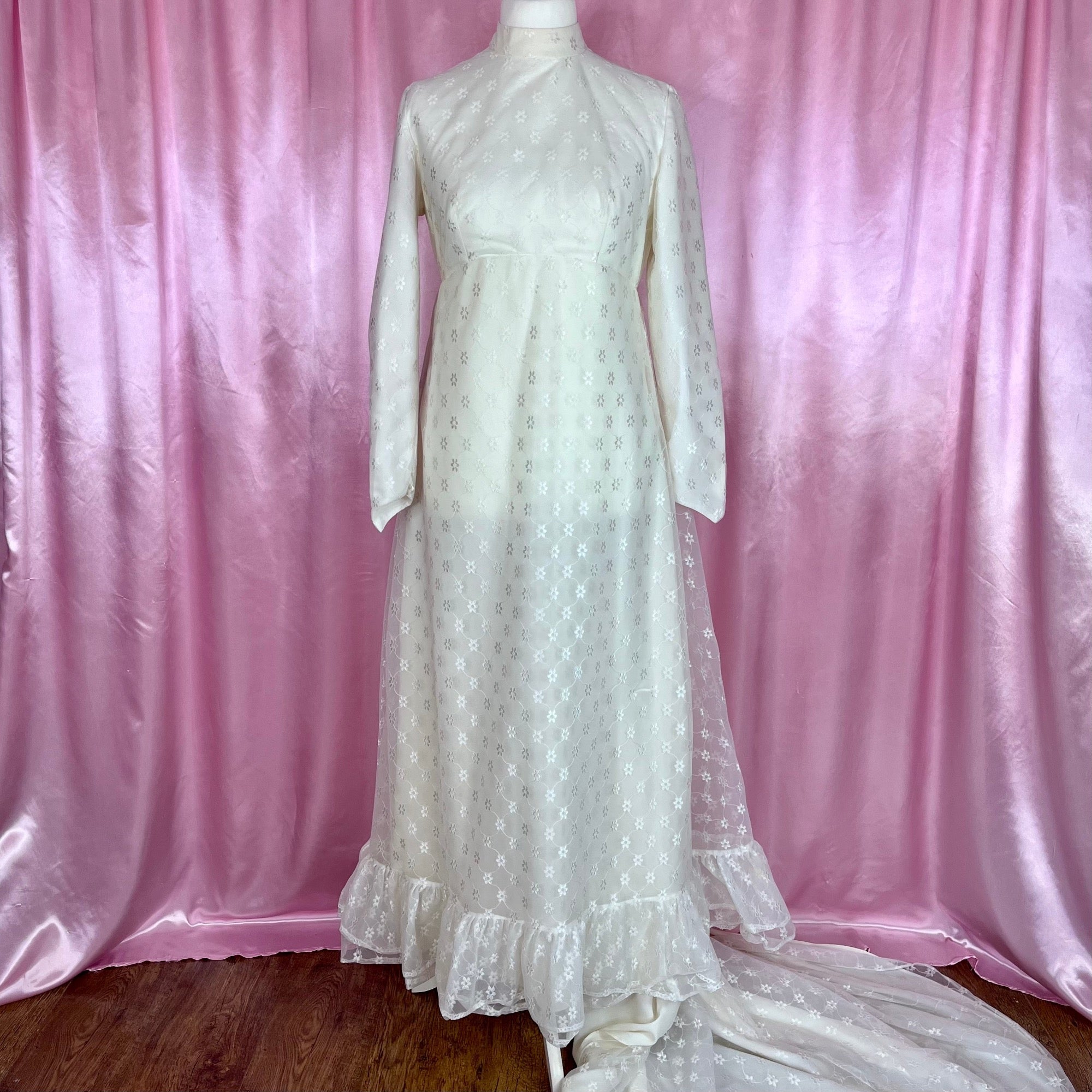 1970s Lace wedding dress with train, unbranded, size 14